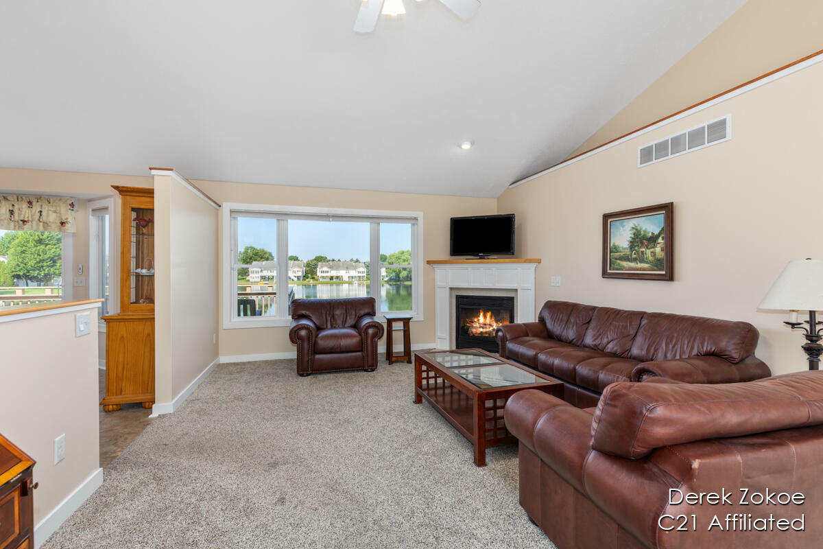 Property Photo:  