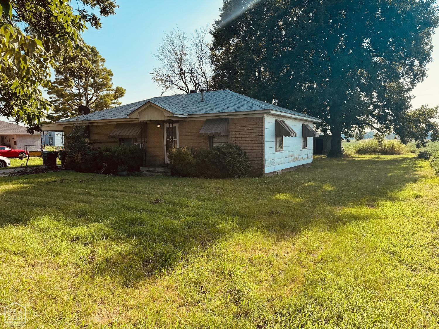 Property Photo:  803 N Service Road  AR 72315 