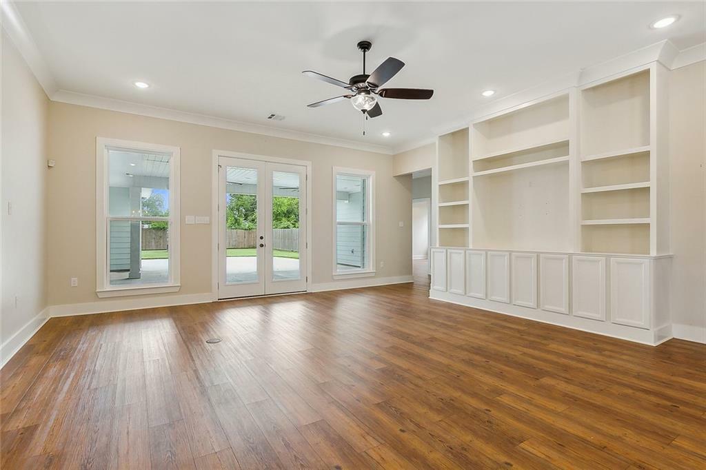 Property Photo:  465 E Cypress Street  LA 70454 