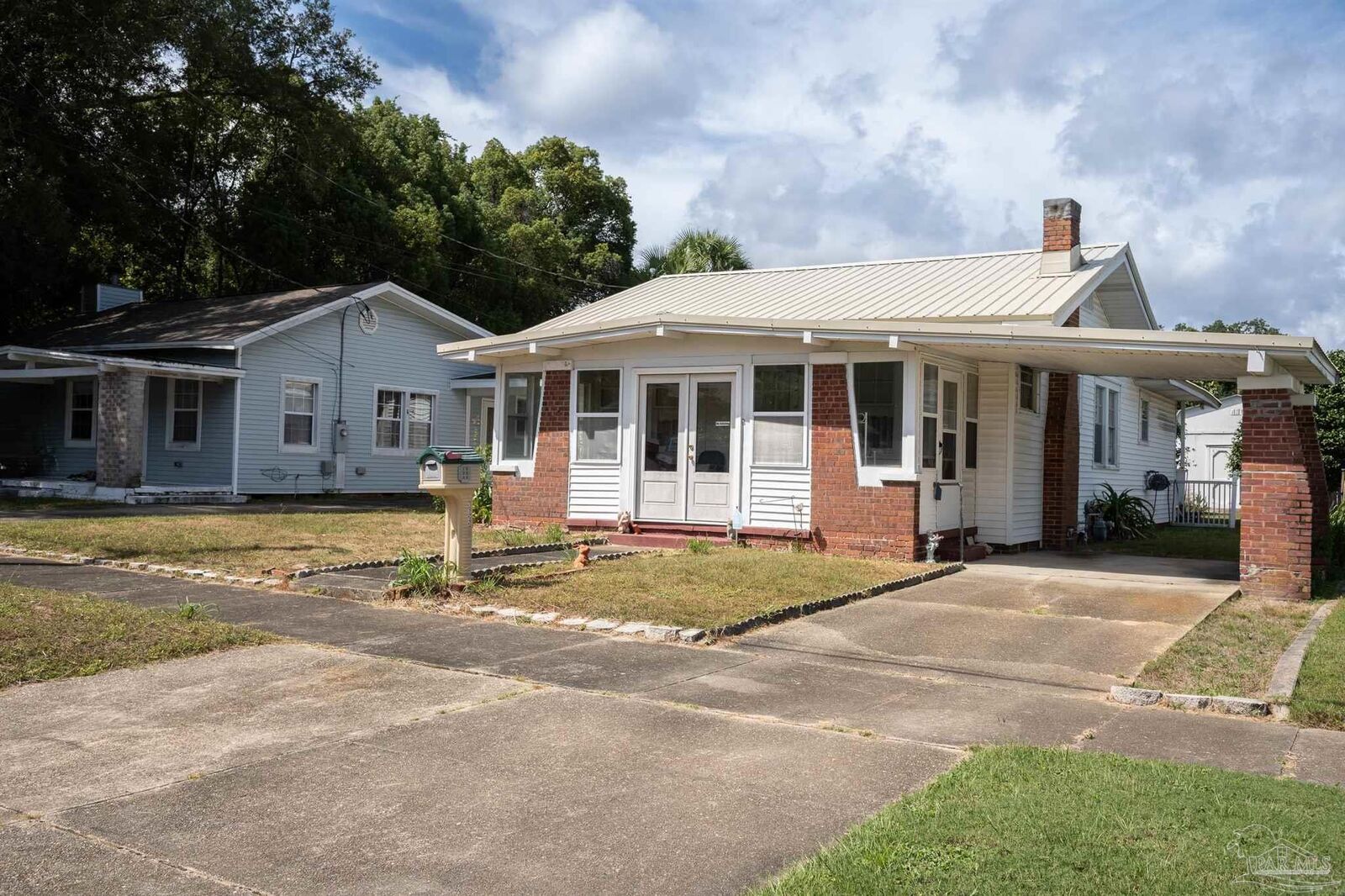 Property Photo: 1620 E Lloyd St FL 32503