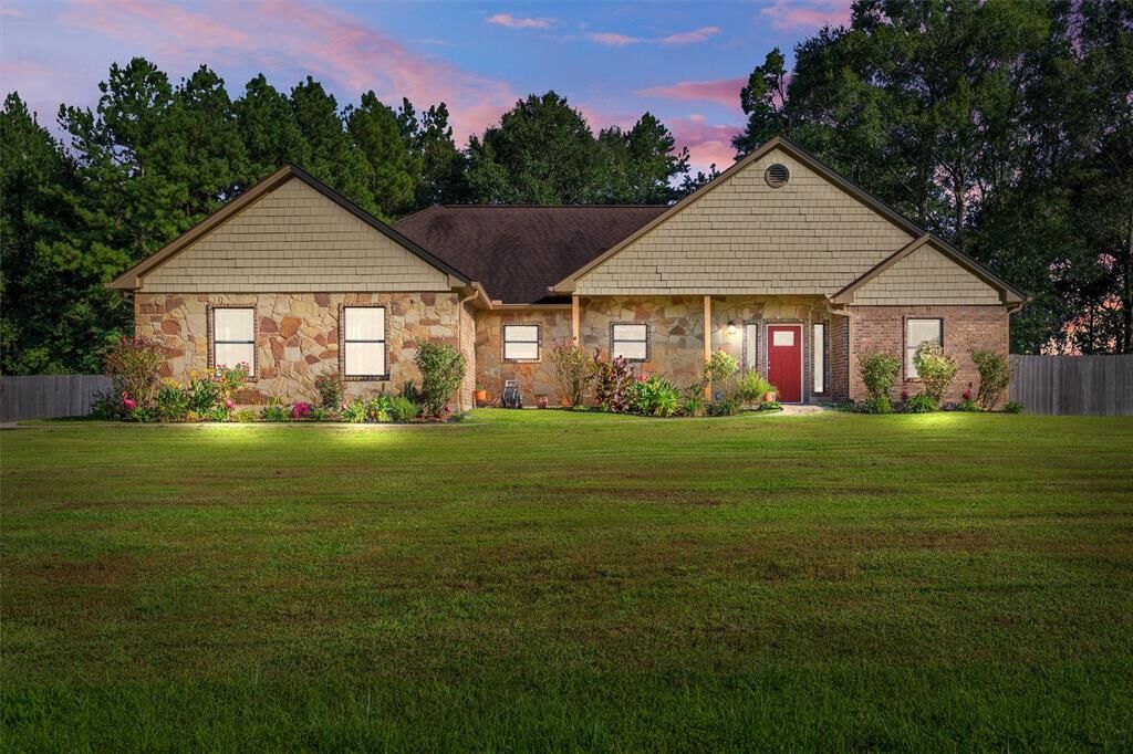 Property Photo: 216 White Oak Lane TX 75904