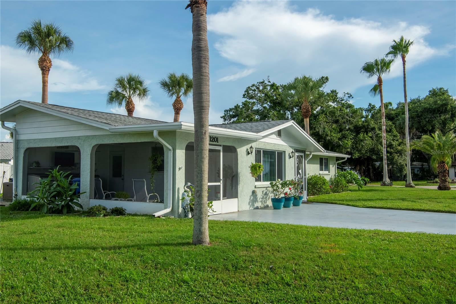 Property Photo:  1201 Cypress Avenue  FL 34285 