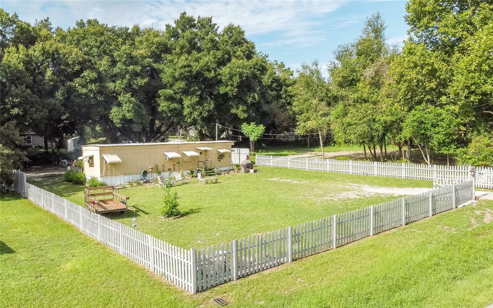 Property Photo:  216 Ann Street  FL 32159 