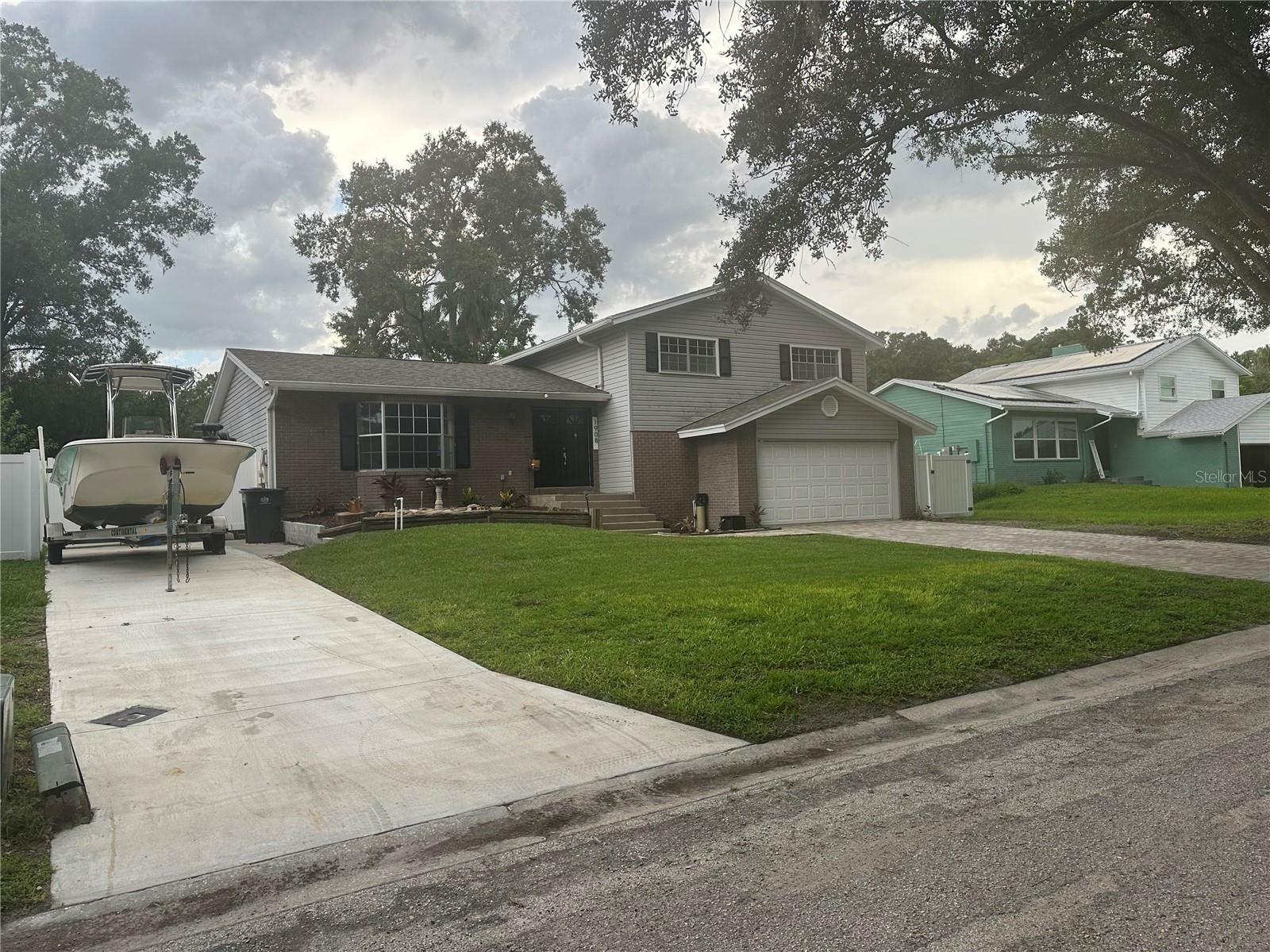 Property Photo:  1908 Red Fox Lane  FL 33510 