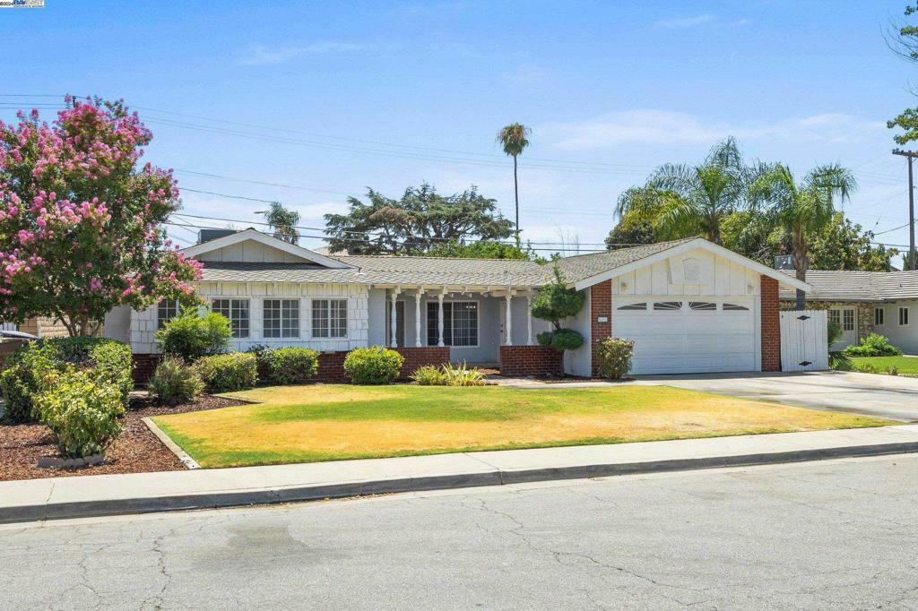 Property Photo:  6201 Hartman Ave  CA 93309 