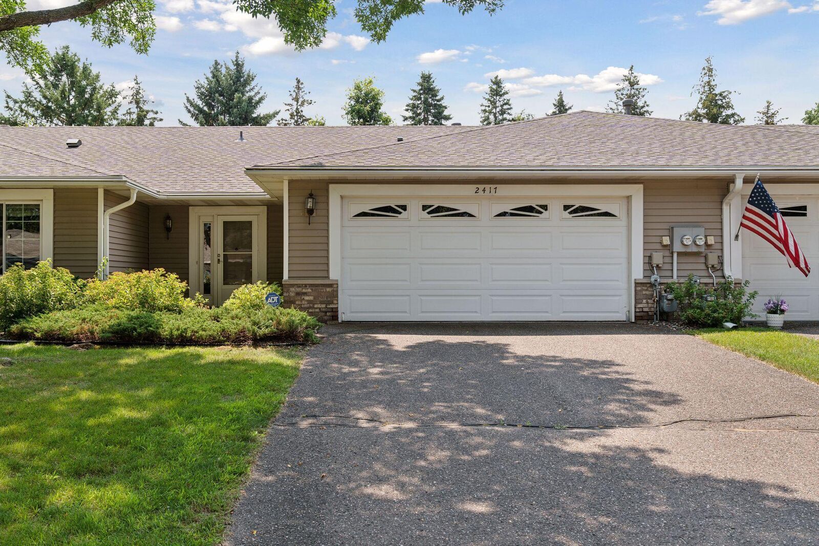 Property Photo:  2417 Crestwood Drive  MN 55109 