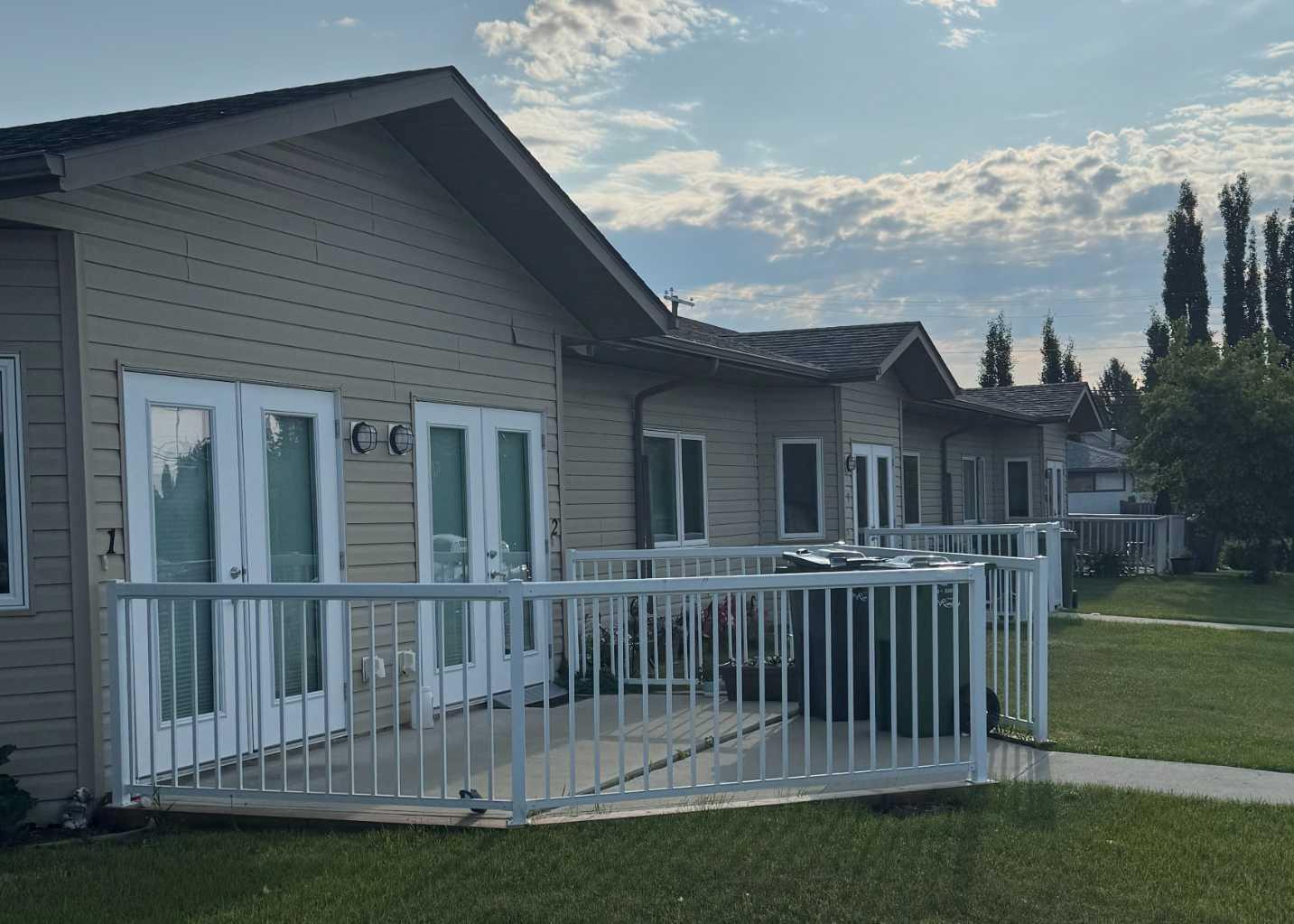 Property Photo: 5414 51 Street 1 AB T0C 2J0