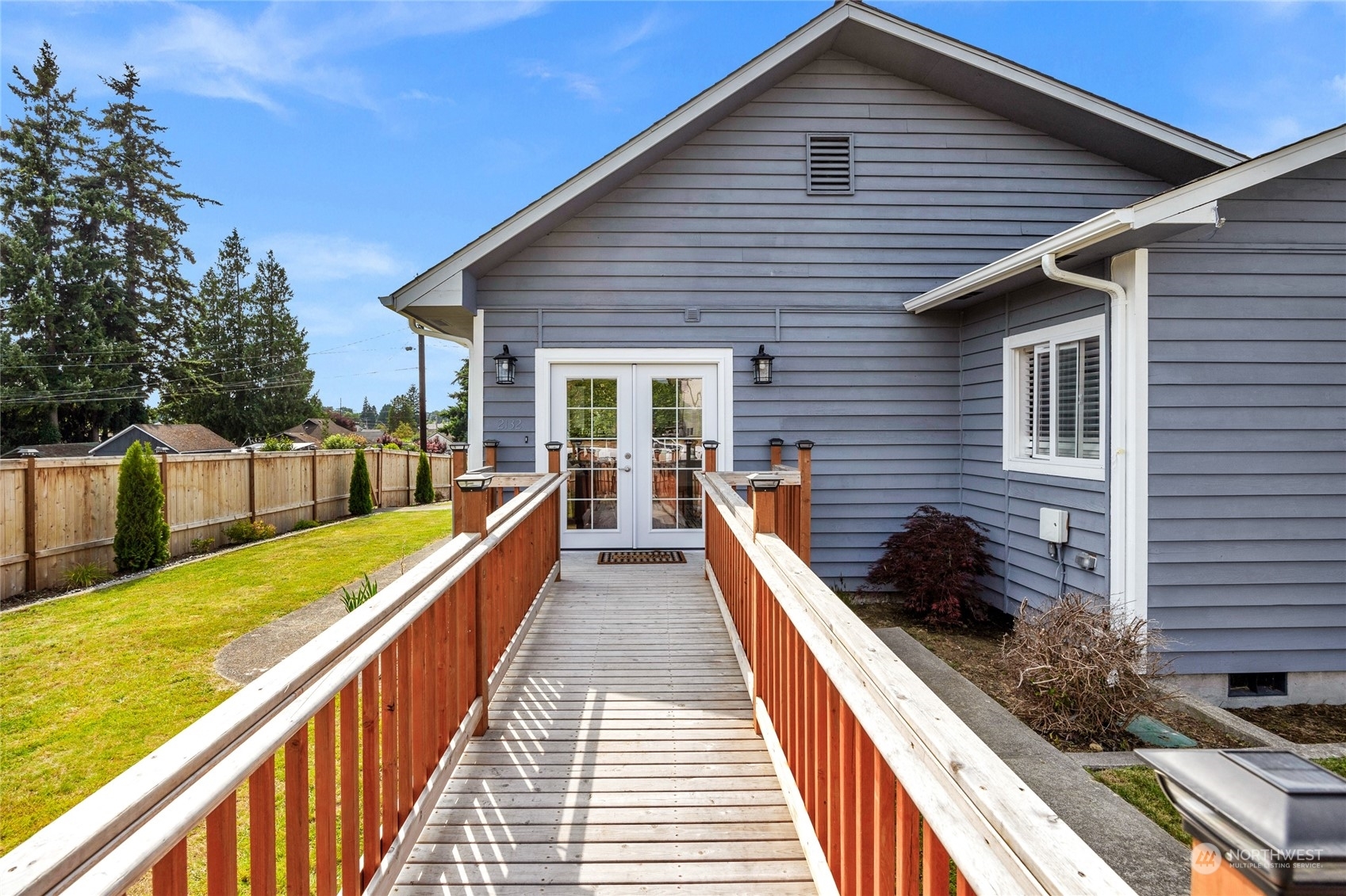 Property Photo:  2132 Highland Avenue  WA 98201 