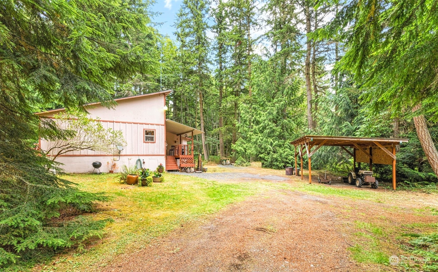 Property Photo:  122 Fawndale Place  WA 98382 