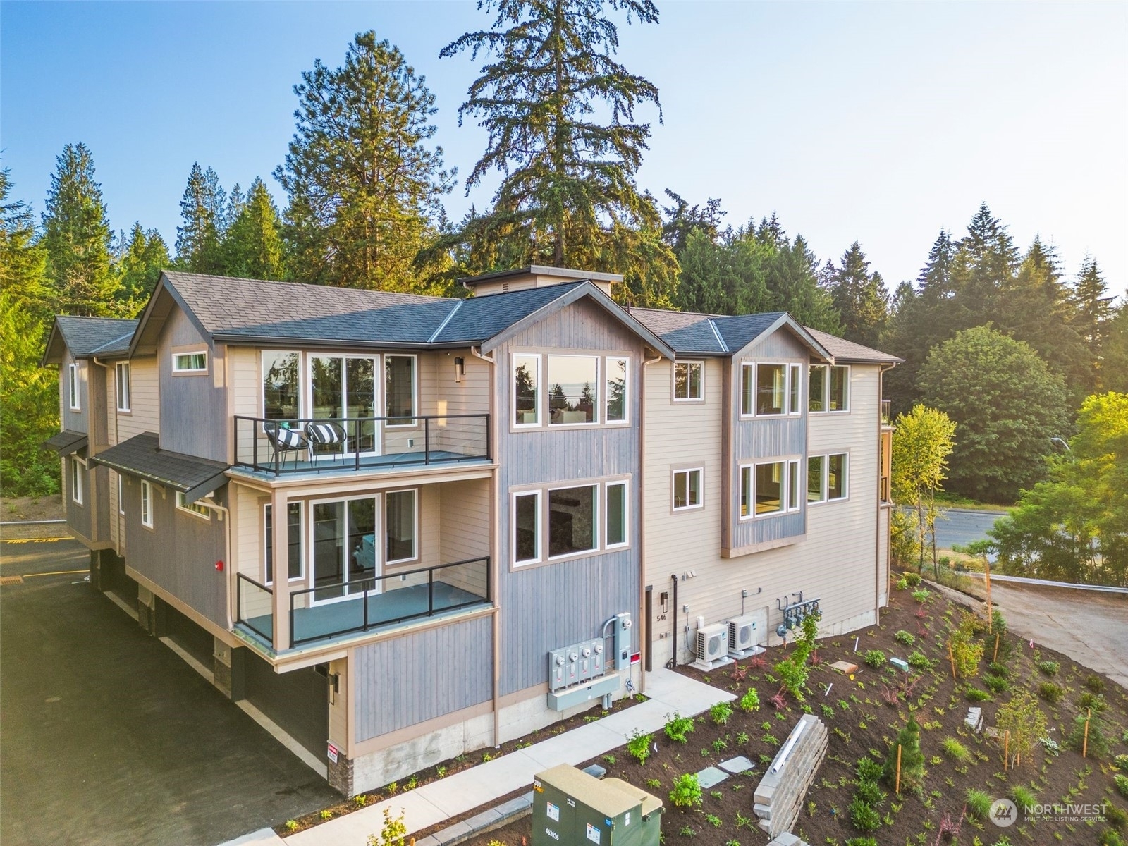 Property Photo:  550 Paradise Lane B301  WA 98020 