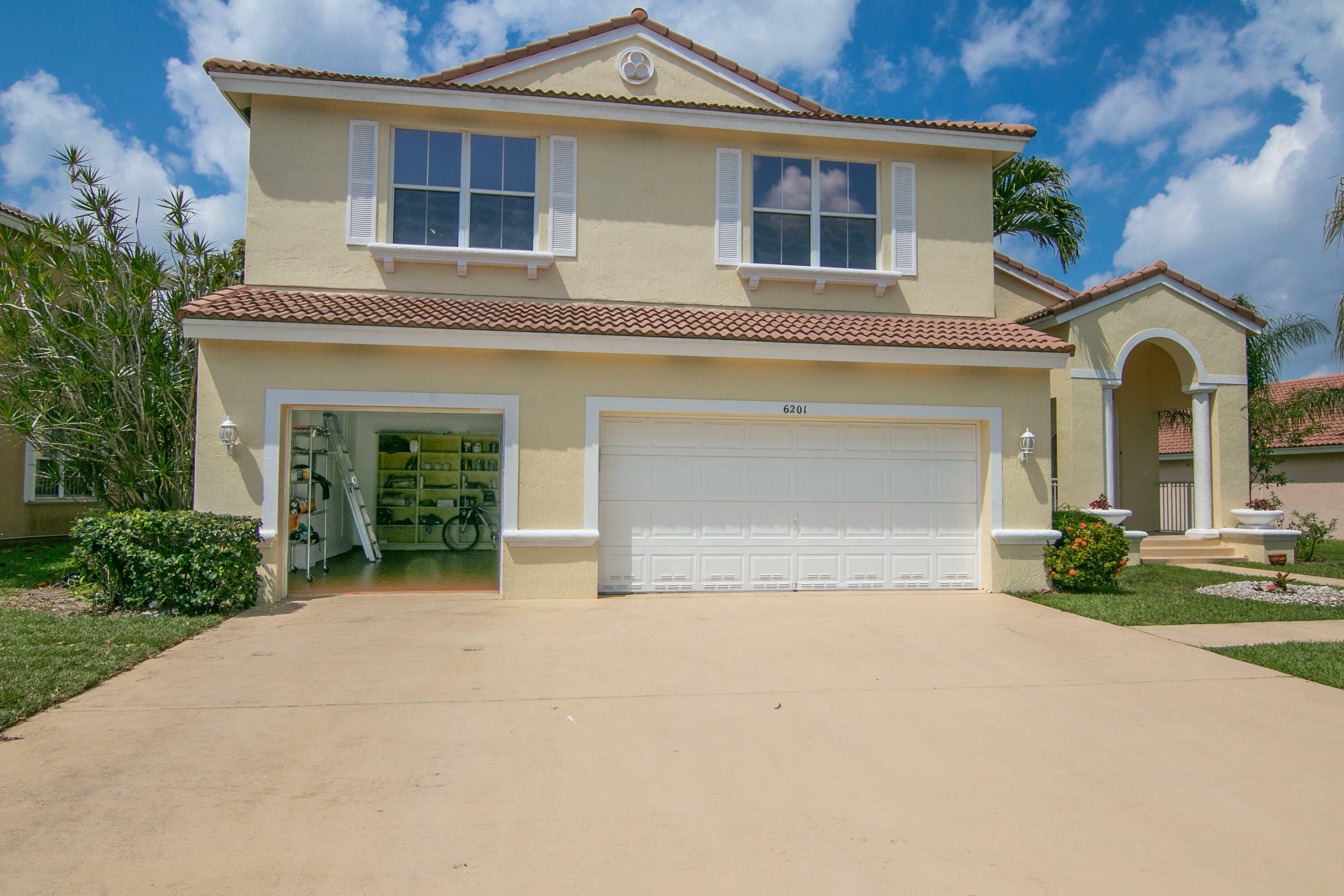 Property Photo:  6201 Sand Hills Circle  FL 33463 