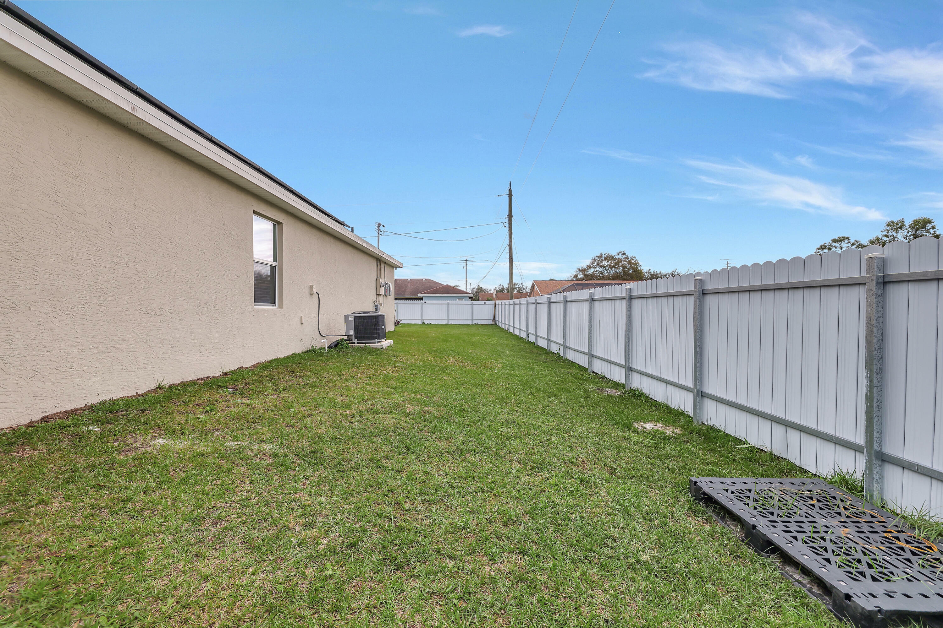 Property Photo:  282 SW Fairchild Avenue  FL 34984 