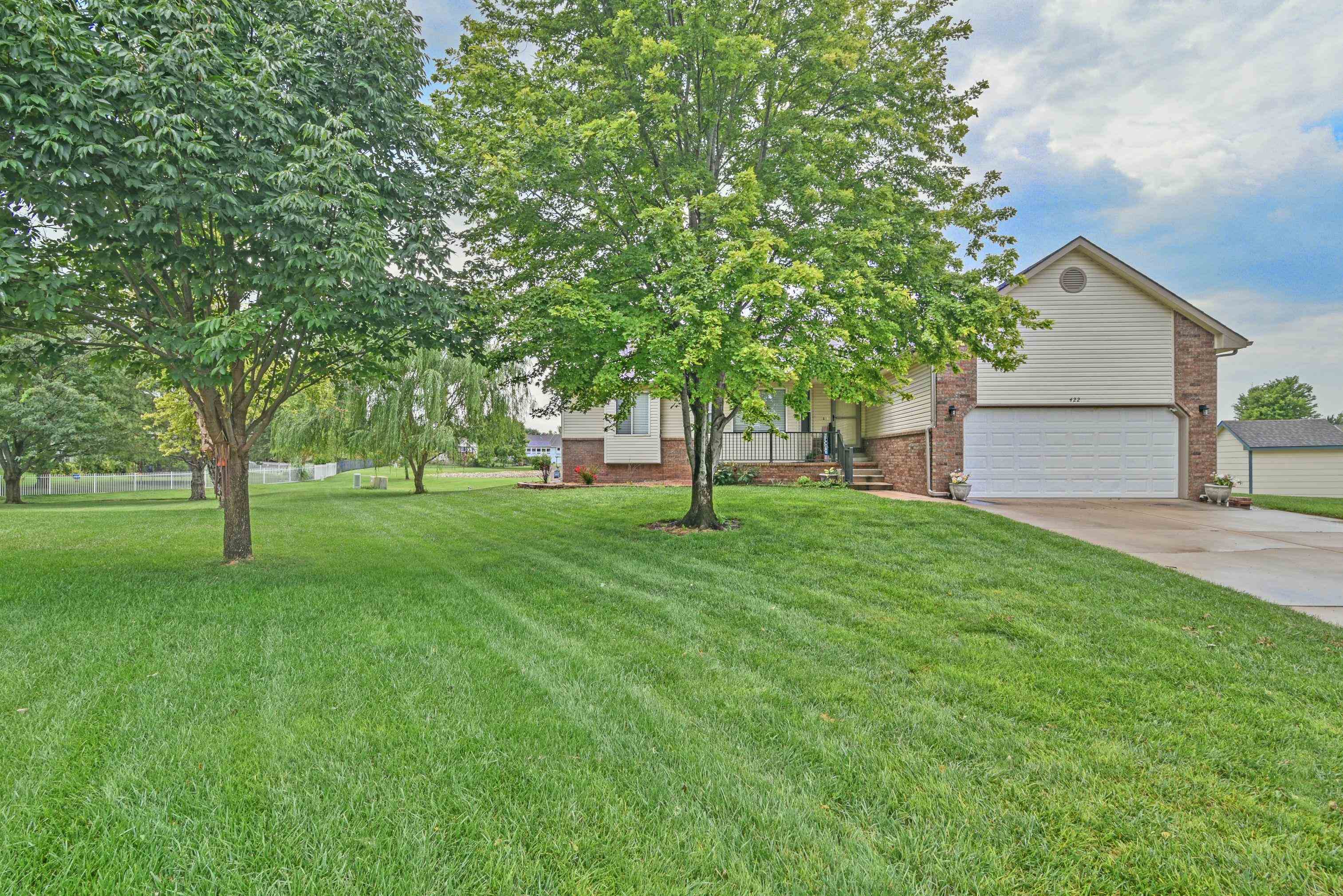 422 S Streamside Ct  Clearwater KS 67026 photo