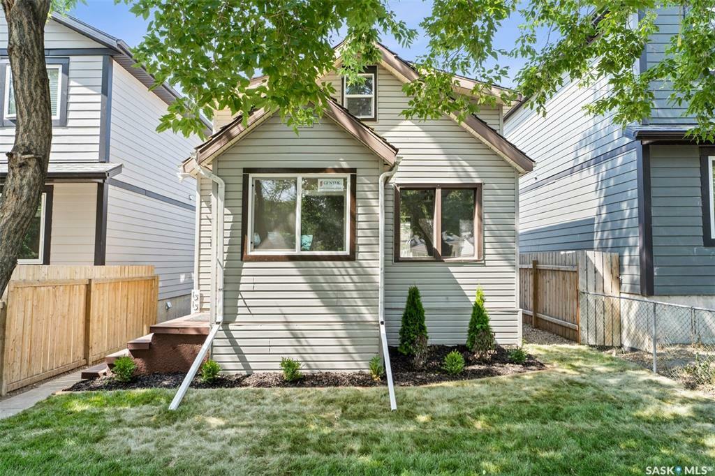 Property Photo:  1313 D Avenue N  SK S7L 1R3 