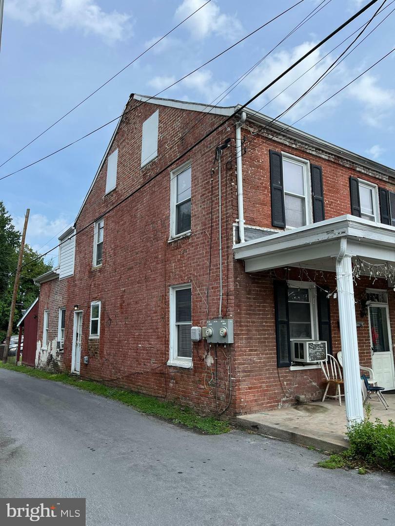 Property Photo:  691 Broad Street  PA 17201 