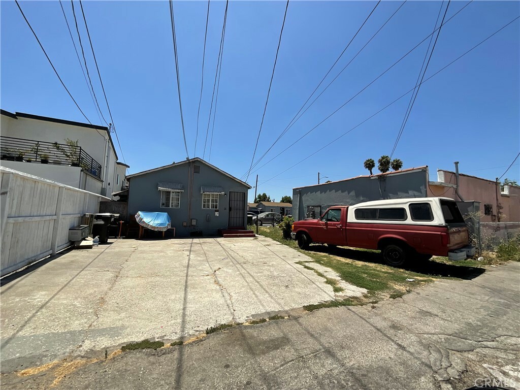 Property Photo:  7134 Granger Avenue  CA 90201 