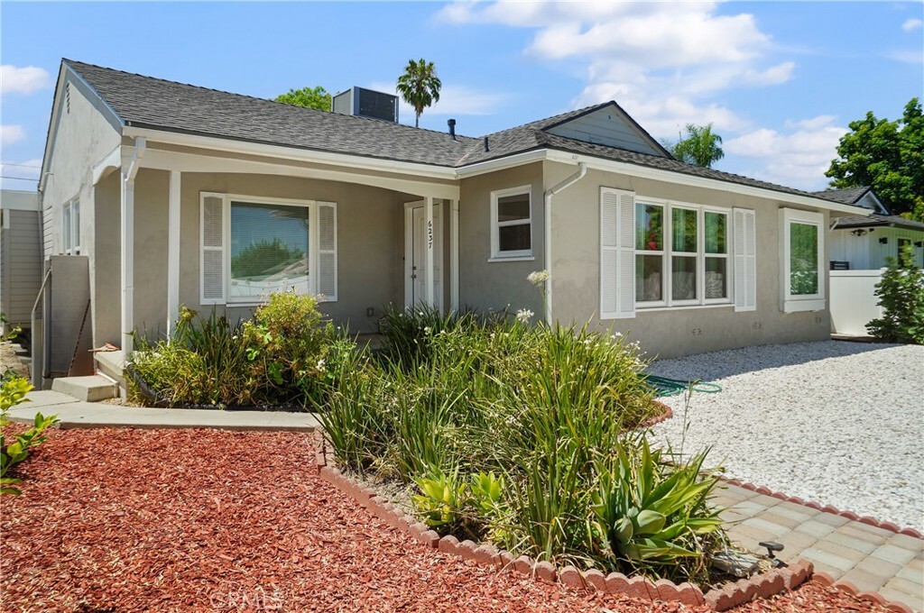 Property Photo:  6237 Sylvia Avenue  CA 91335 