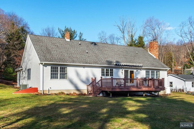 Property Photo:  33 Ricker Road  NJ 07405 