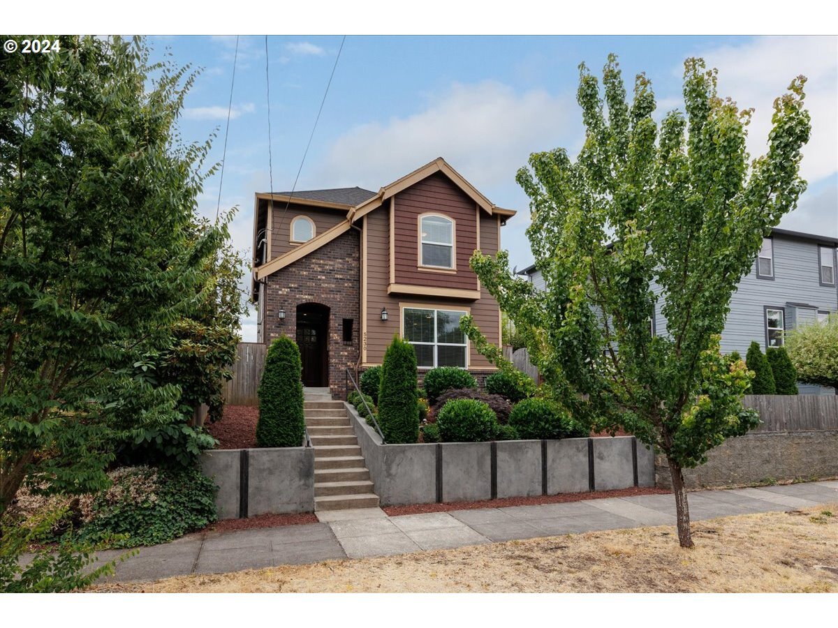 Property Photo: 5230 N Amherst St OR 97203