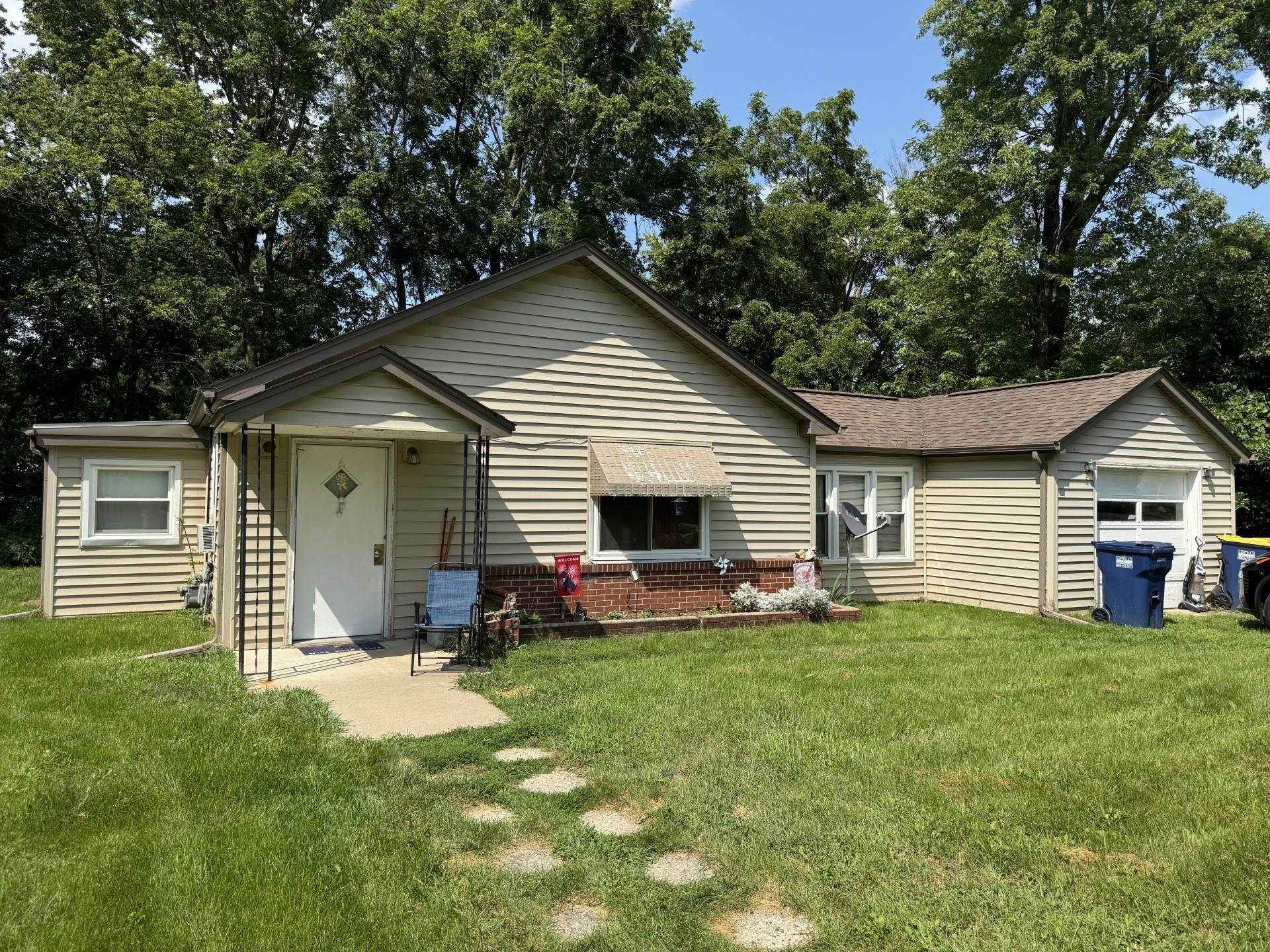 Property Photo:  213 Rockton Road  IL 61072 