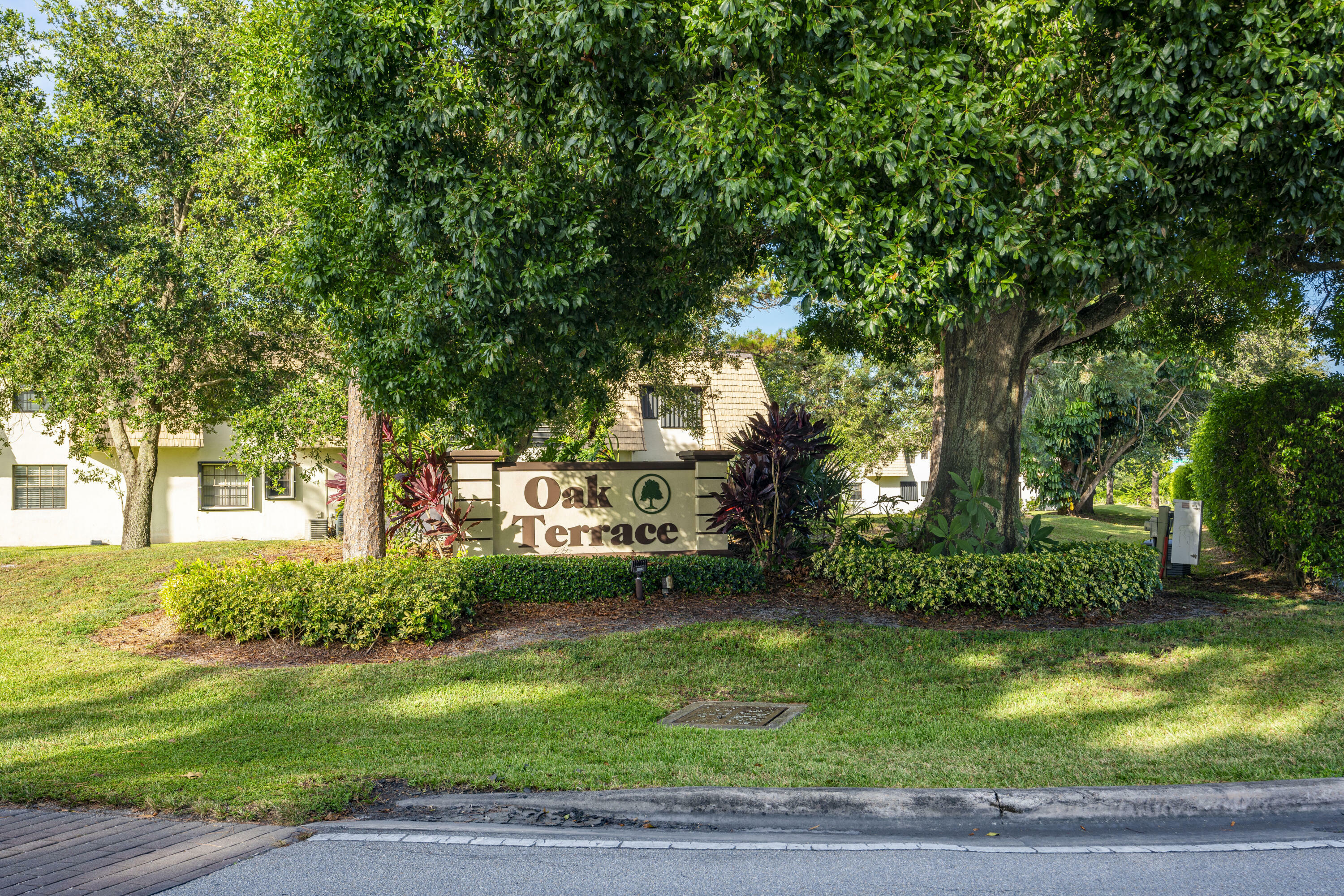 Property Photo:  4478 Oak Terrace Drive  FL 33463 