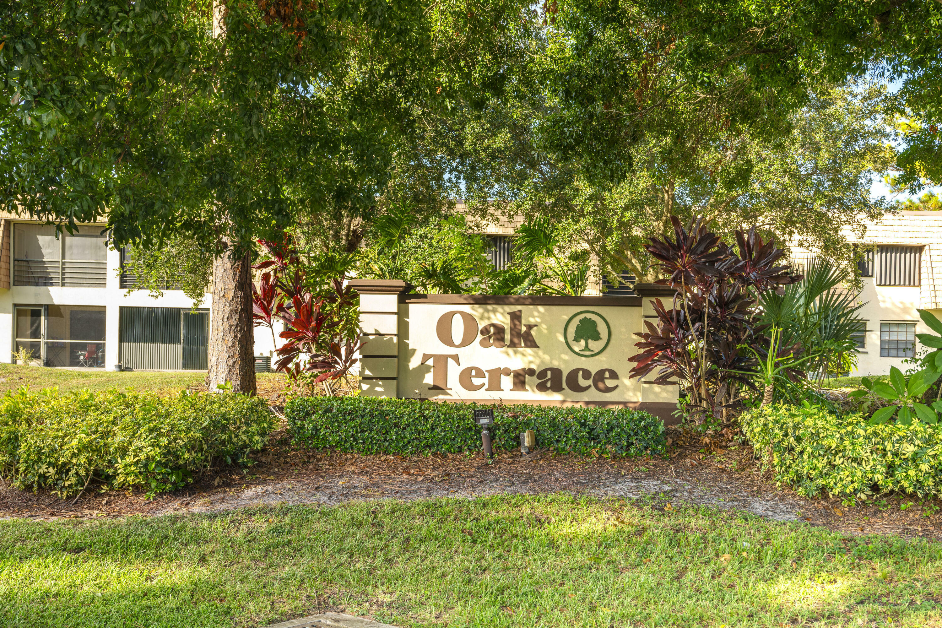 Property Photo:  4478 Oak Terrace Drive  FL 33463 