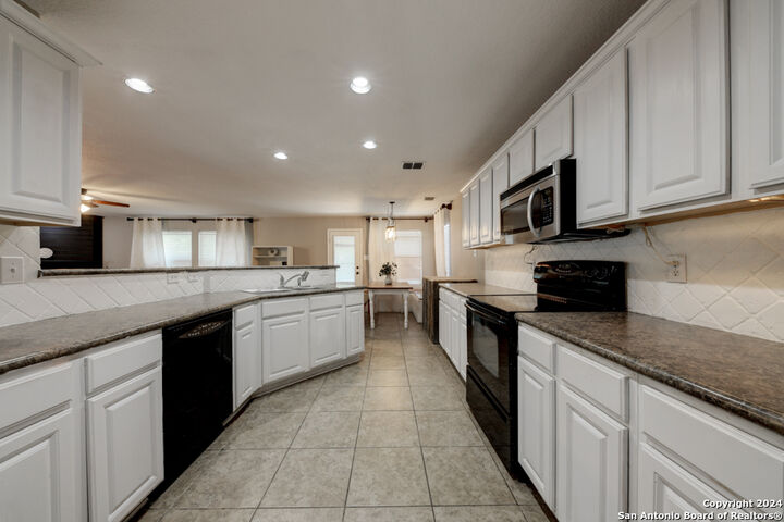Property Photo: 516 Marlin Cir TX 78130