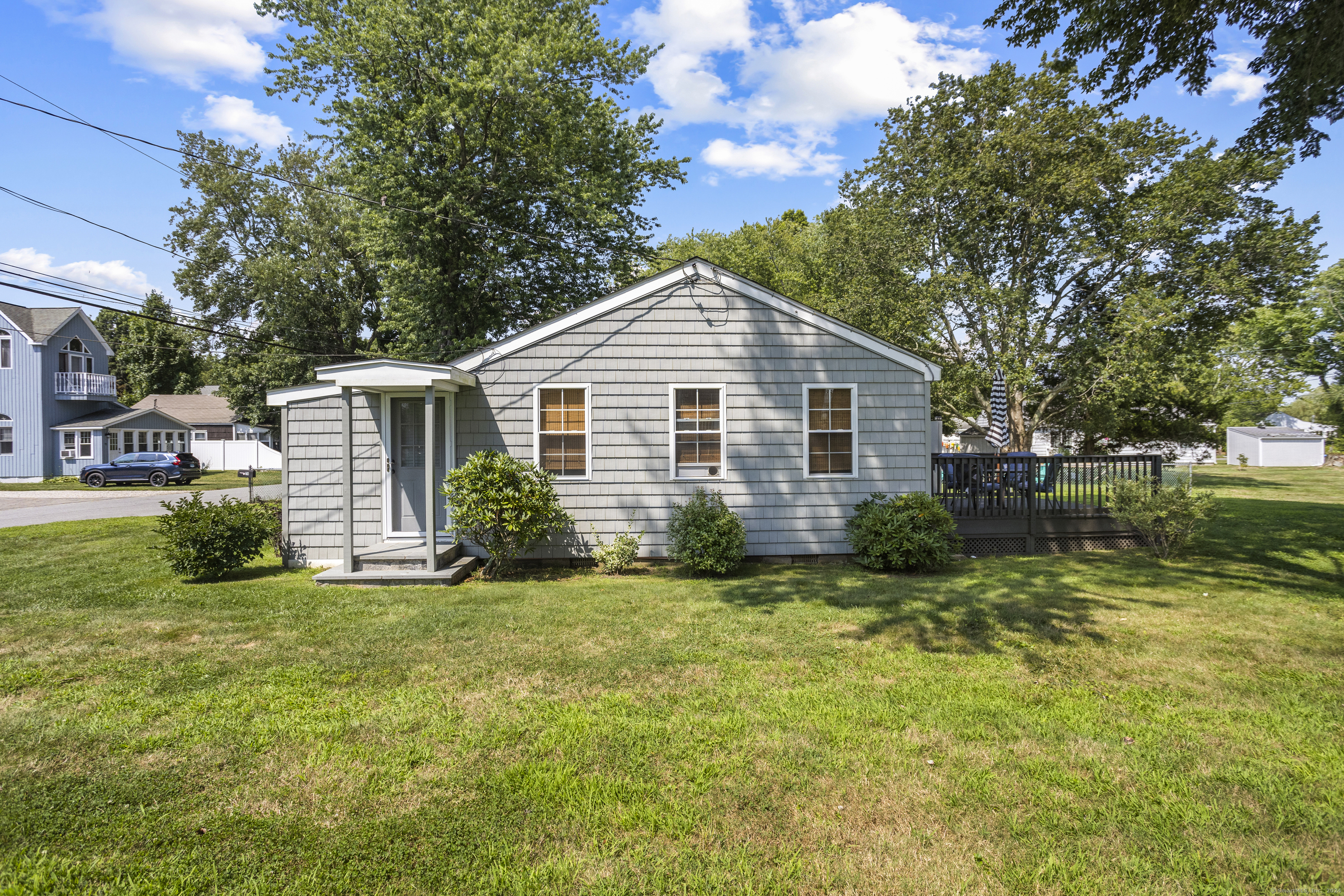 Property Photo:  74 Chalker Beach Road  CT 06475 