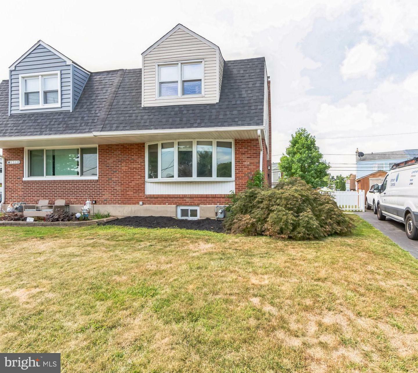 Property Photo: 1312 Parklane Road PA 19081