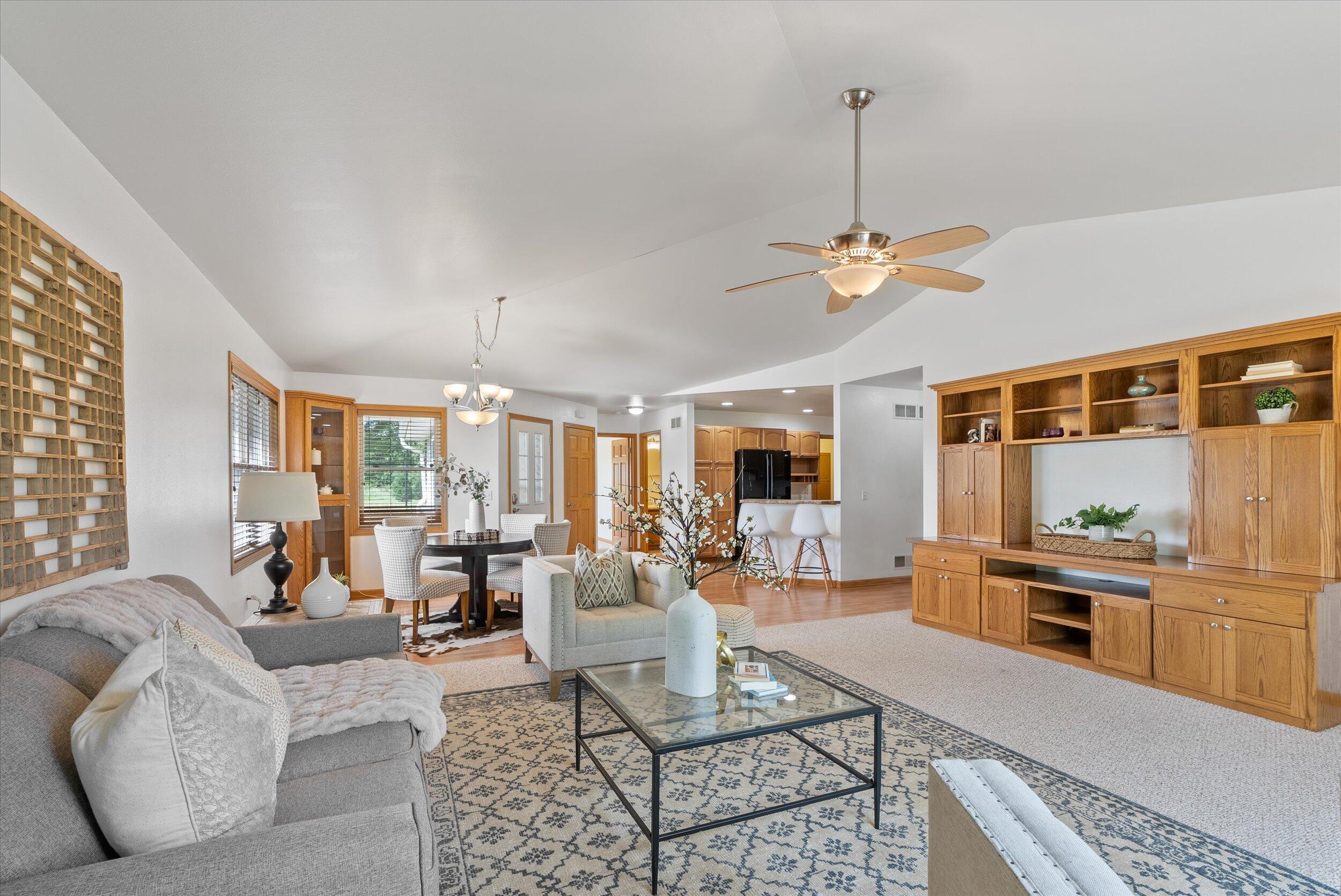 Property Photo: 640 Trailview Xing 1 WI 53185