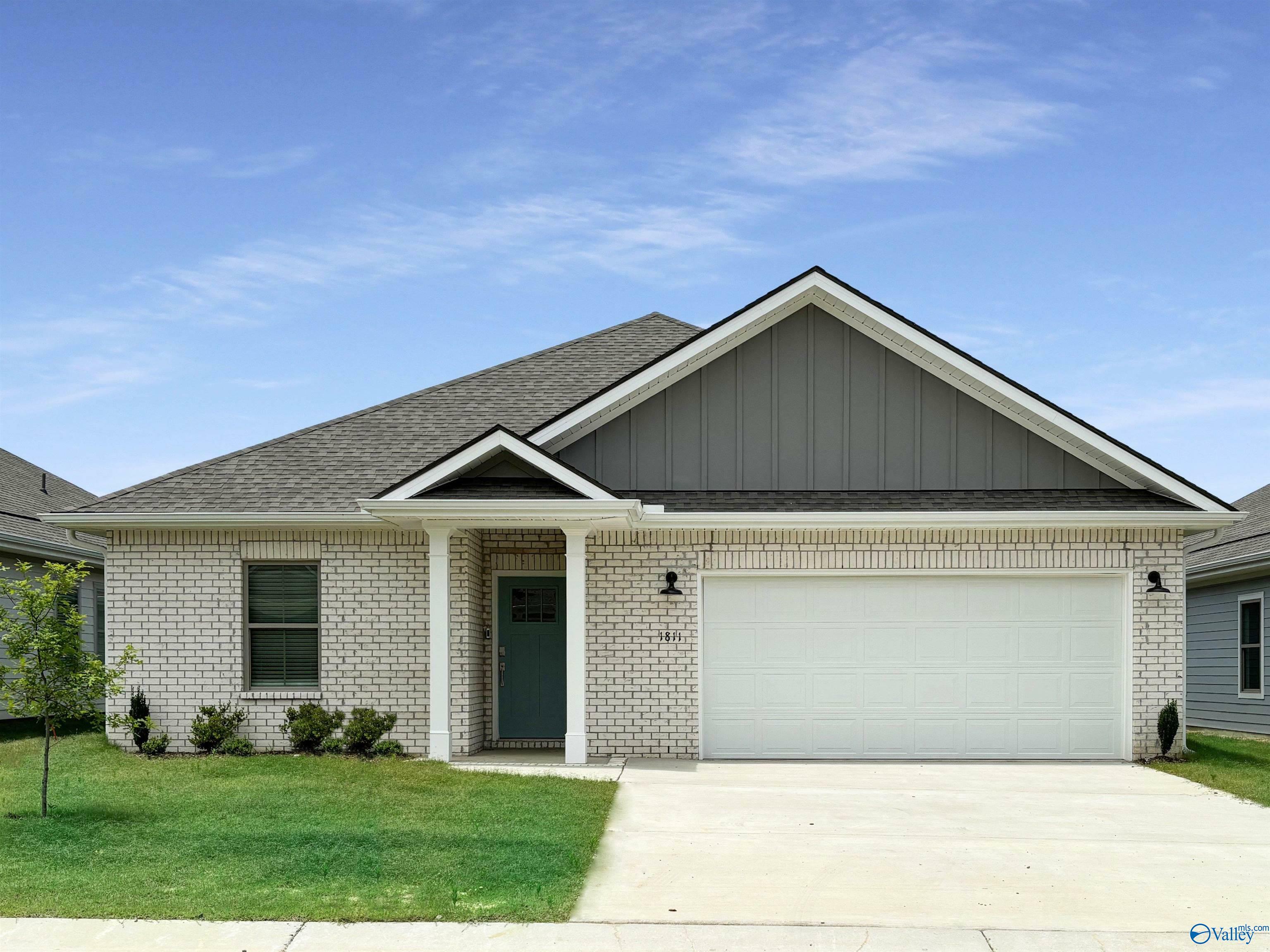 Property Photo: 11233 Wayland Ridge Drive AL 35756