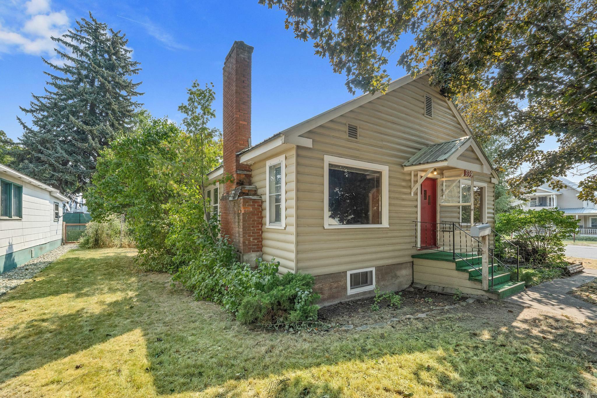 Property Photo:  339 S Walnut St  WA 99114 