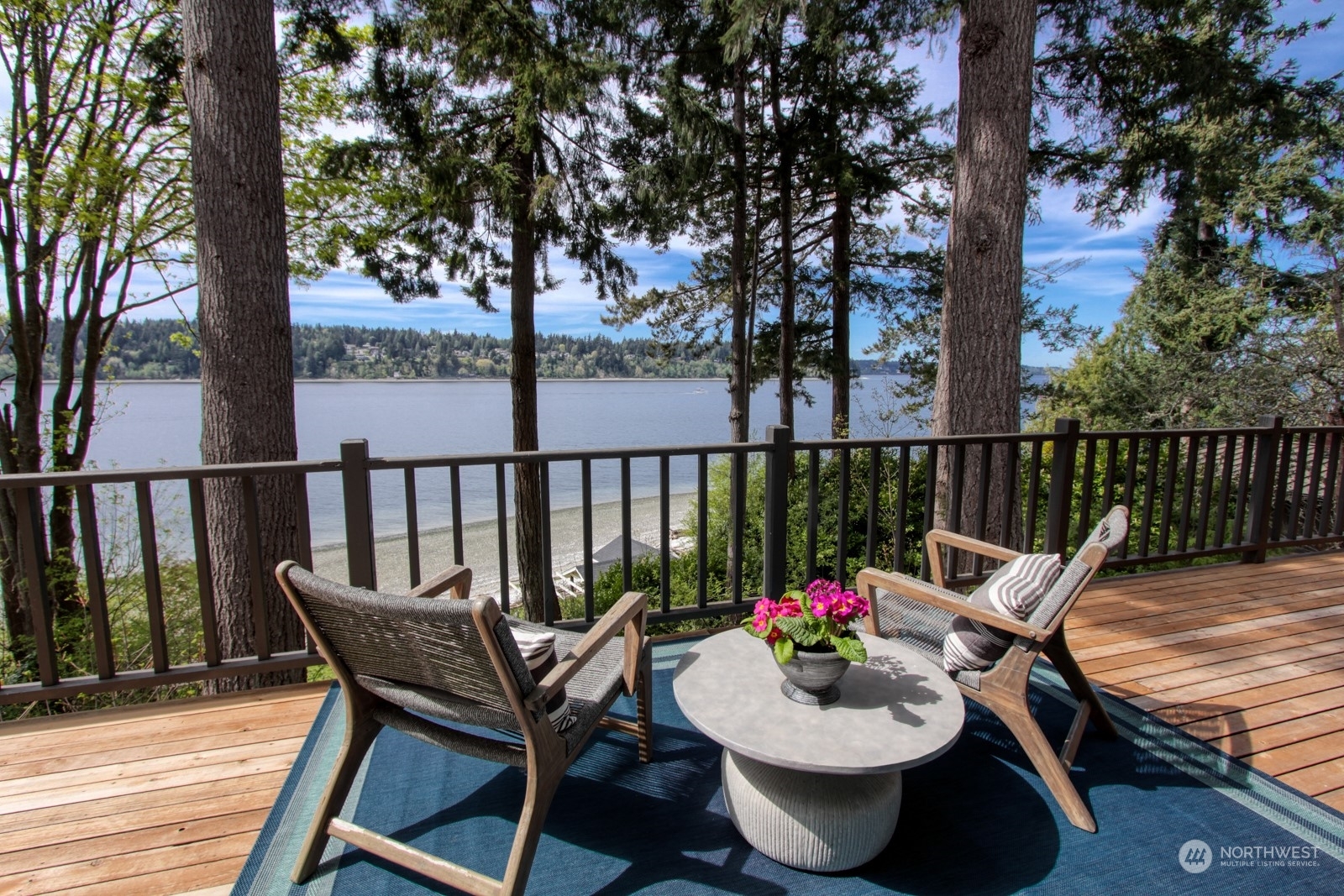 Property Photo: 6919 Crystal Springs Drive NE WA 98110