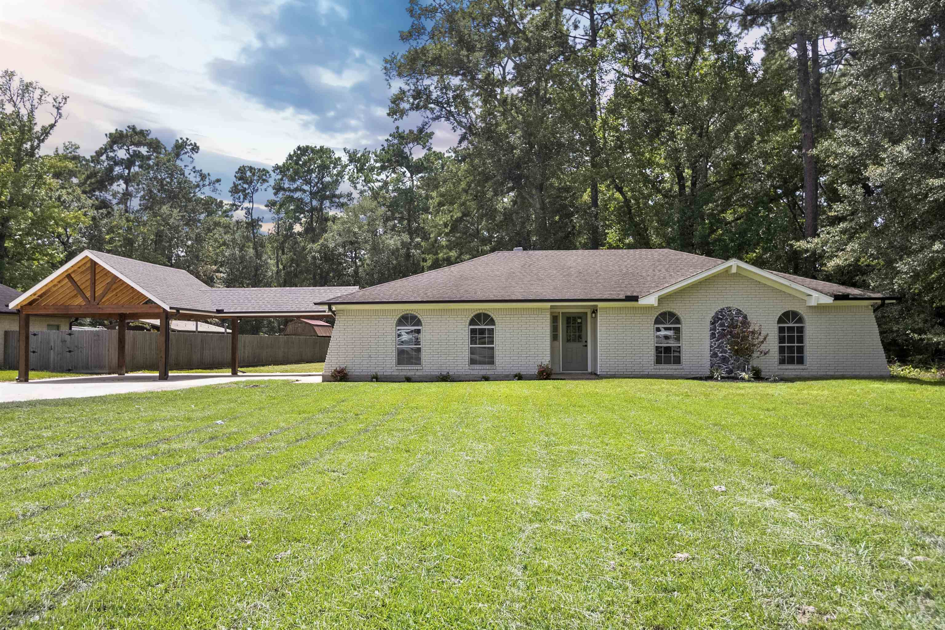 Property Photo:  1220 Pinehill Ln  TX 77657 