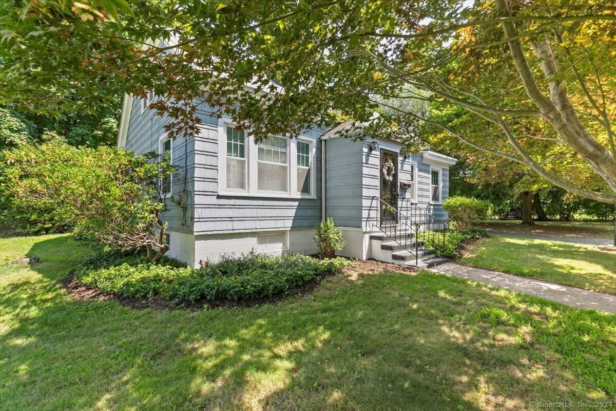 Property Photo:  85 Greenlawn Avenue  CT 06614 