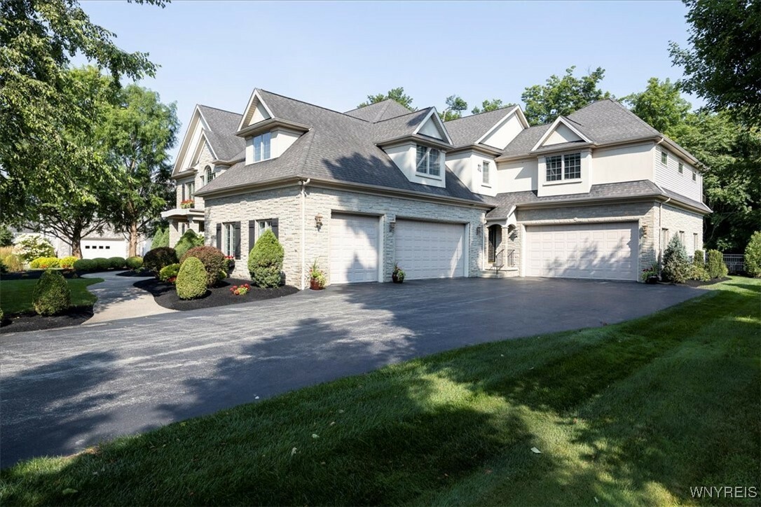 Property Photo:  5112 Rockledge Drive  NY 14031 