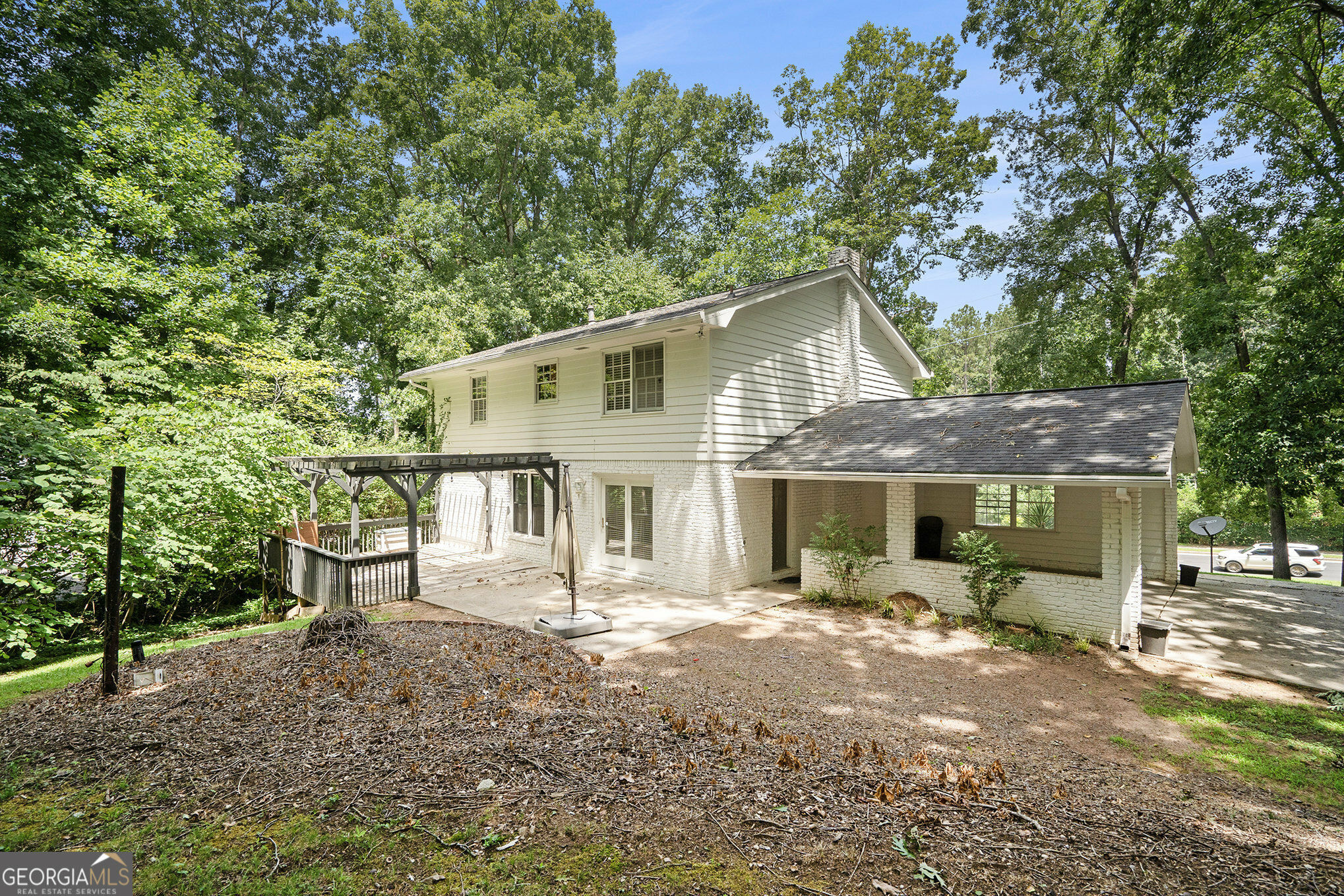 Property Photo:  525 Abernathy Road  GA 30328 