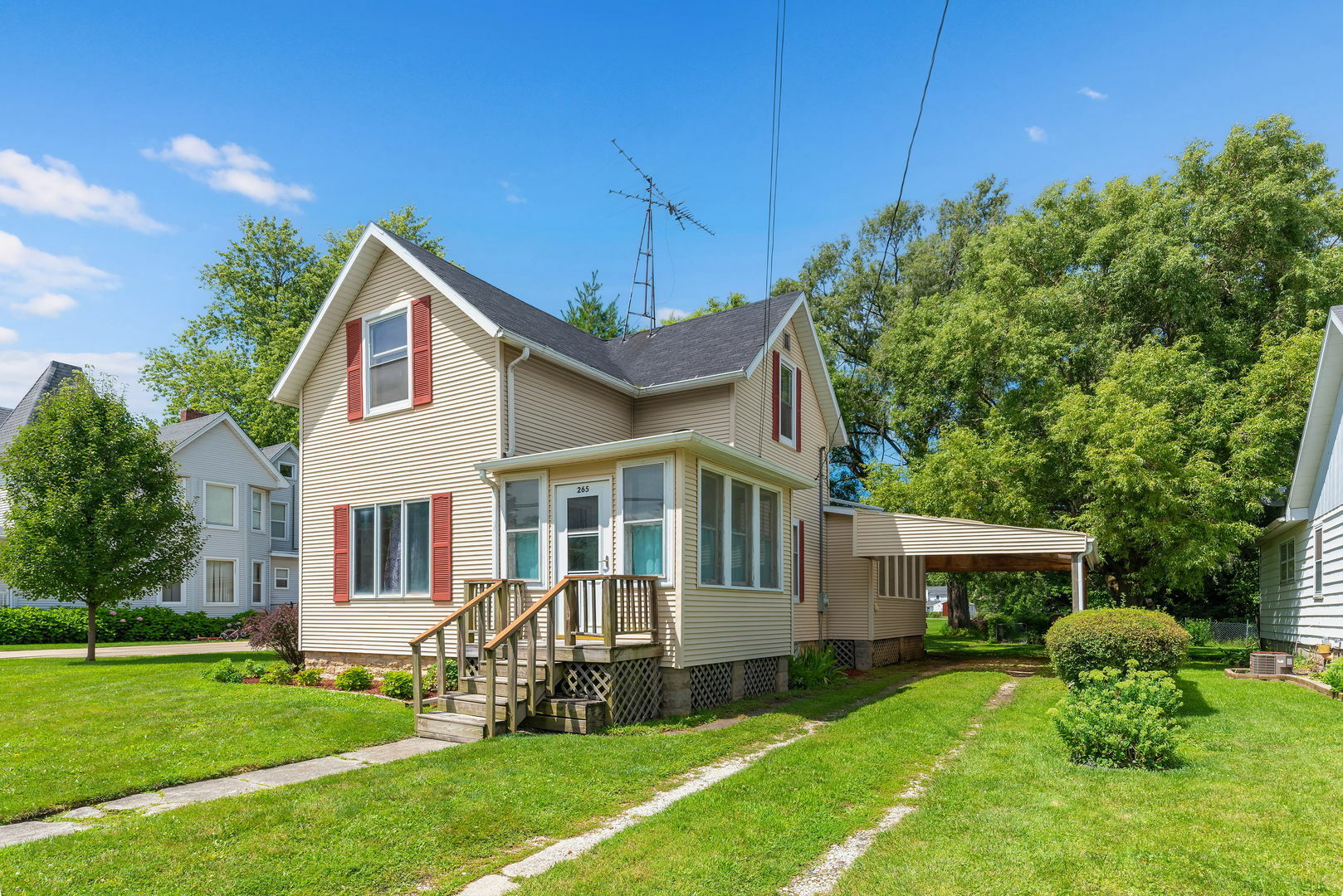 Property Photo:  265 W Guertin Street  IL 60964 