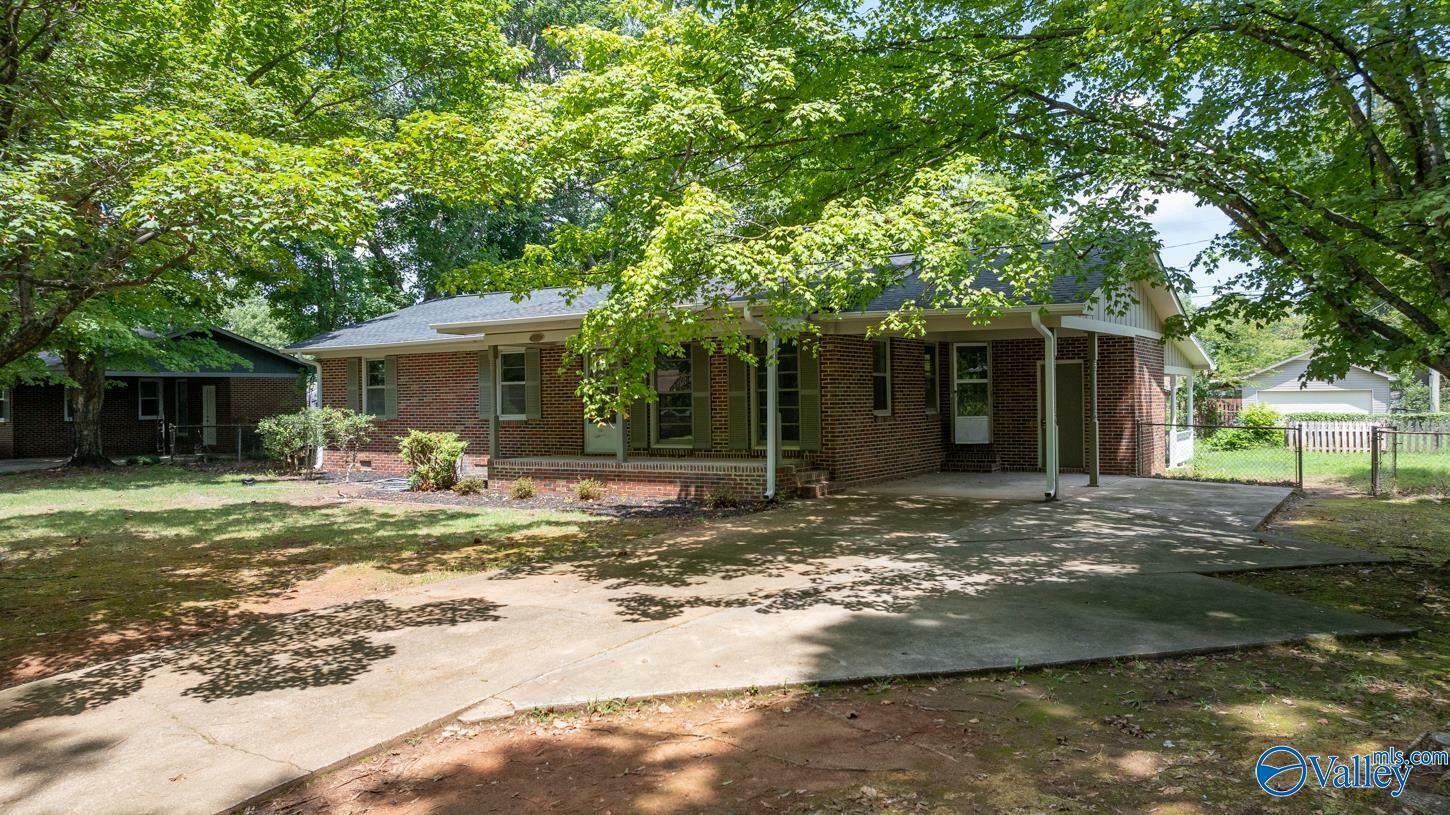 Property Photo:  322 Robinson Street  AL 35601 