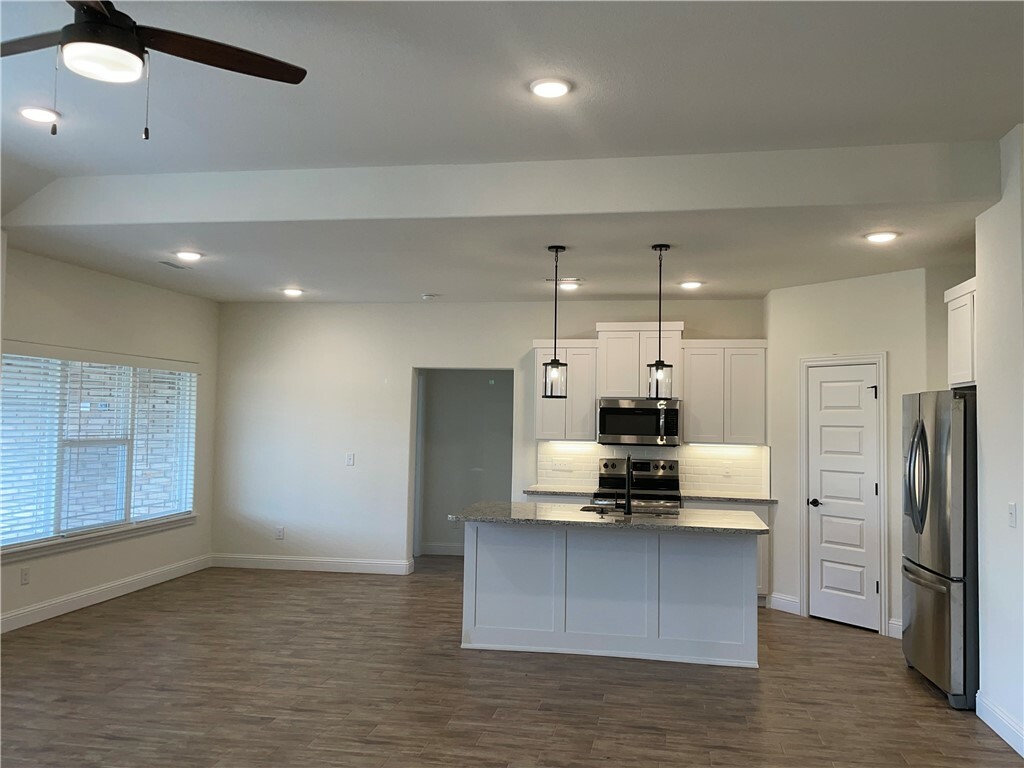 Property Photo: 4717 W Planetree Street AR 72704