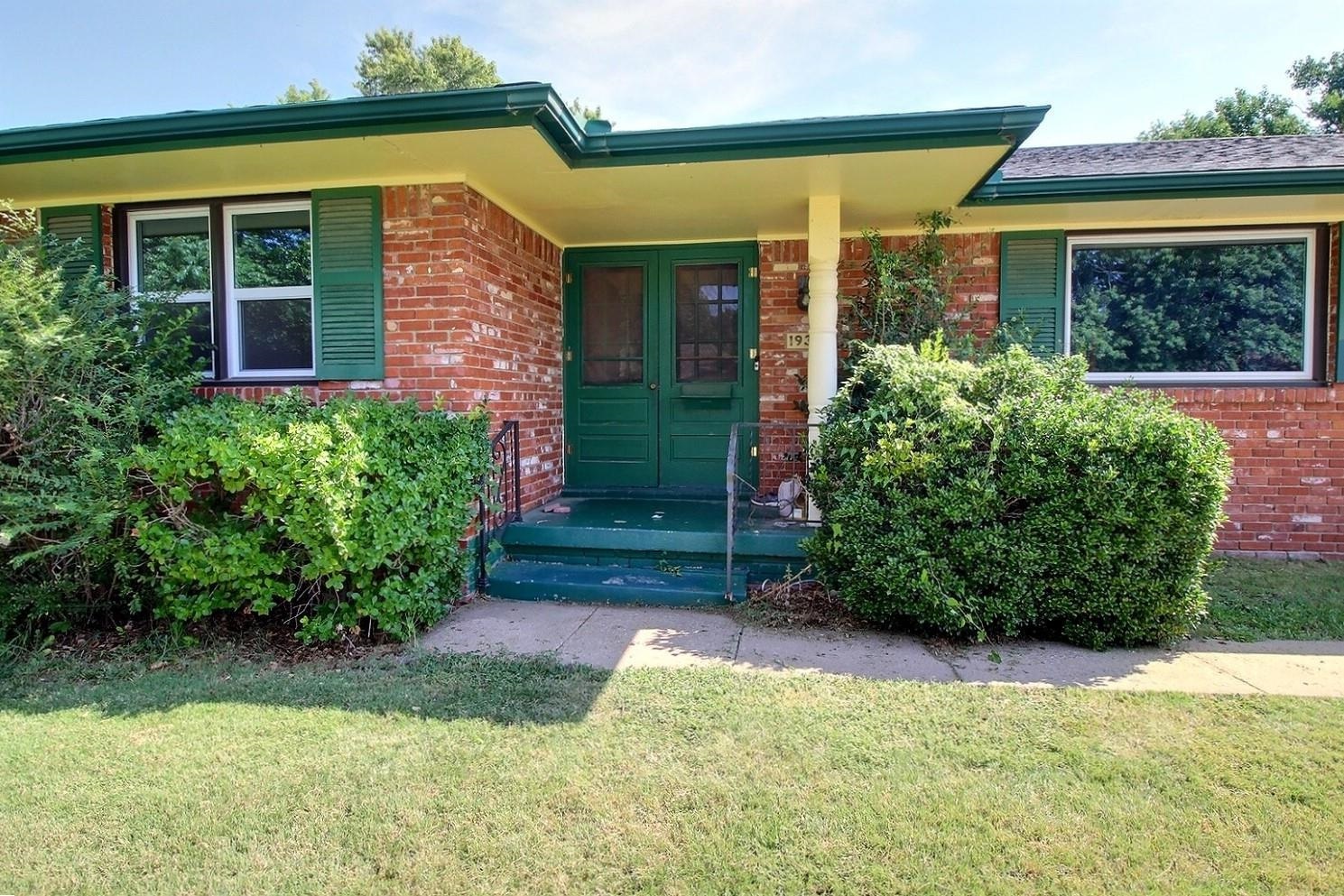 Property Photo:  1934 N Charlotte St  KS 67208 