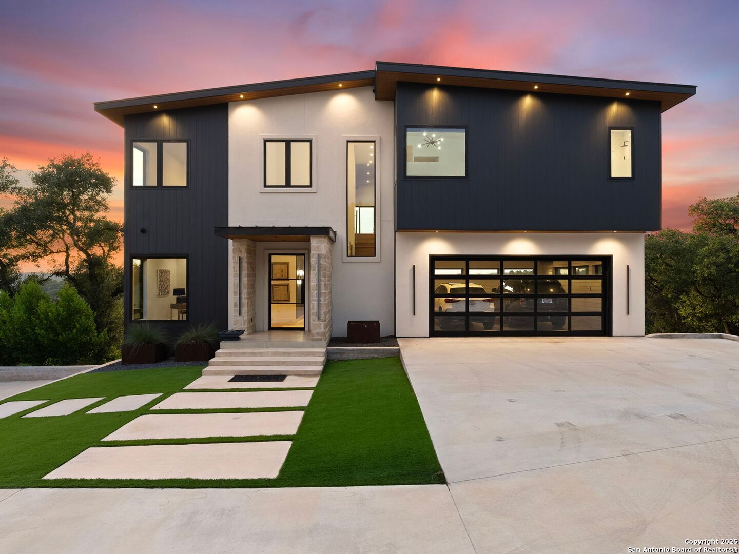 Property Photo: 1104 Summit Ridge Dr TX 78132