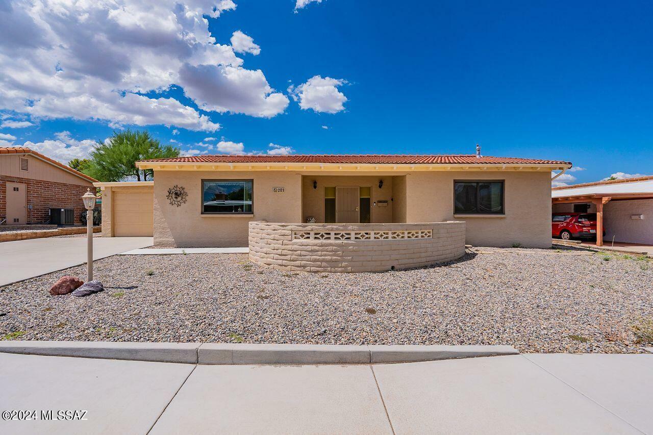 Property Photo:  201 E El Limon  AZ 85614 