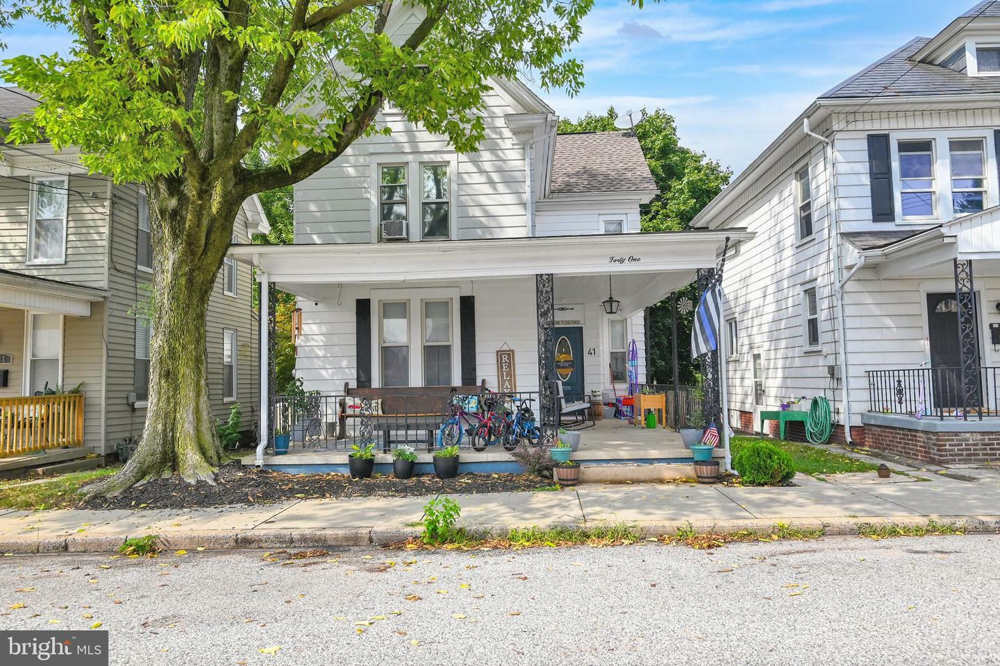 Property Photo:  41 E Maple Street  PA 17313 