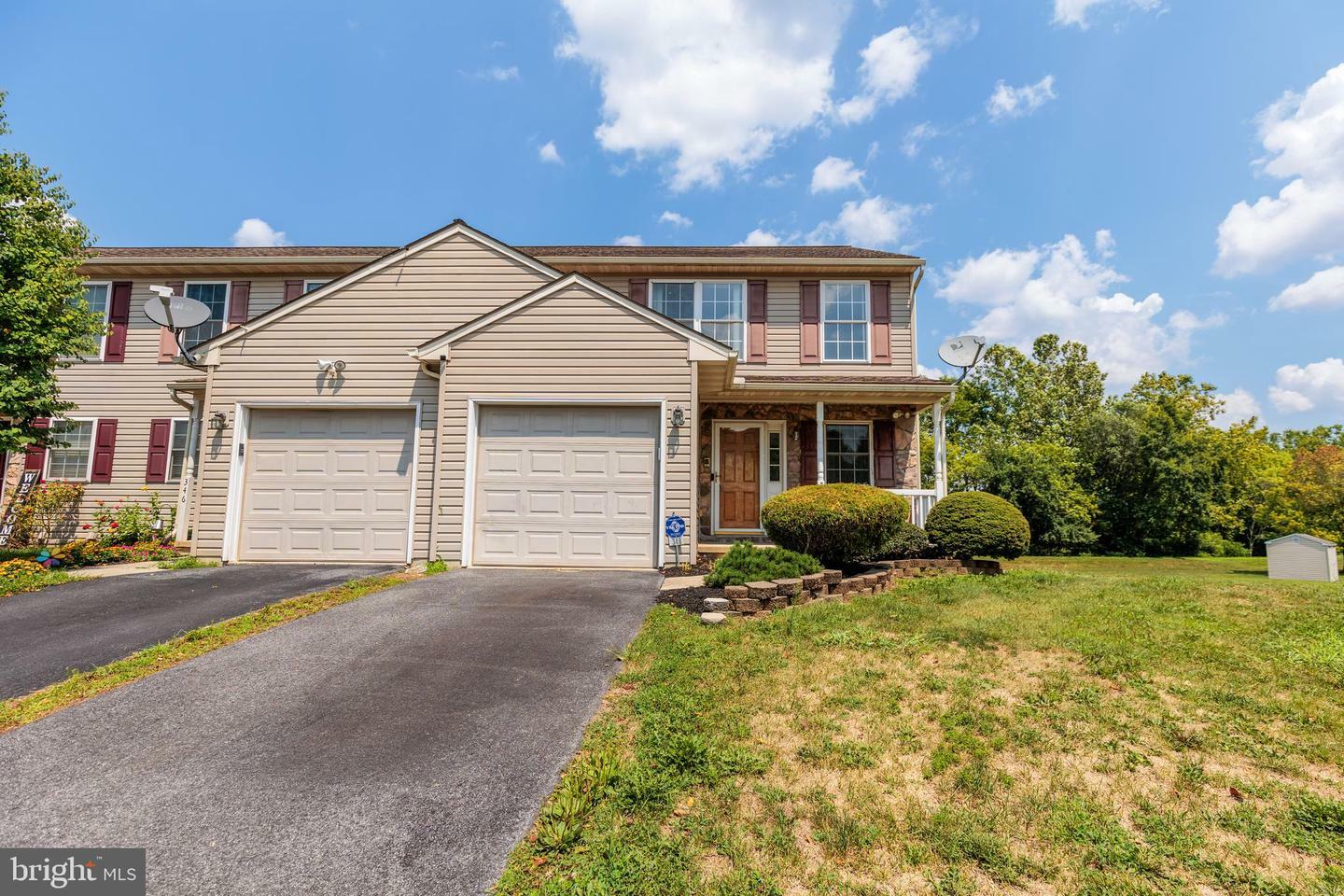 348 Yorkshire Drive  Lancaster PA 17603 photo