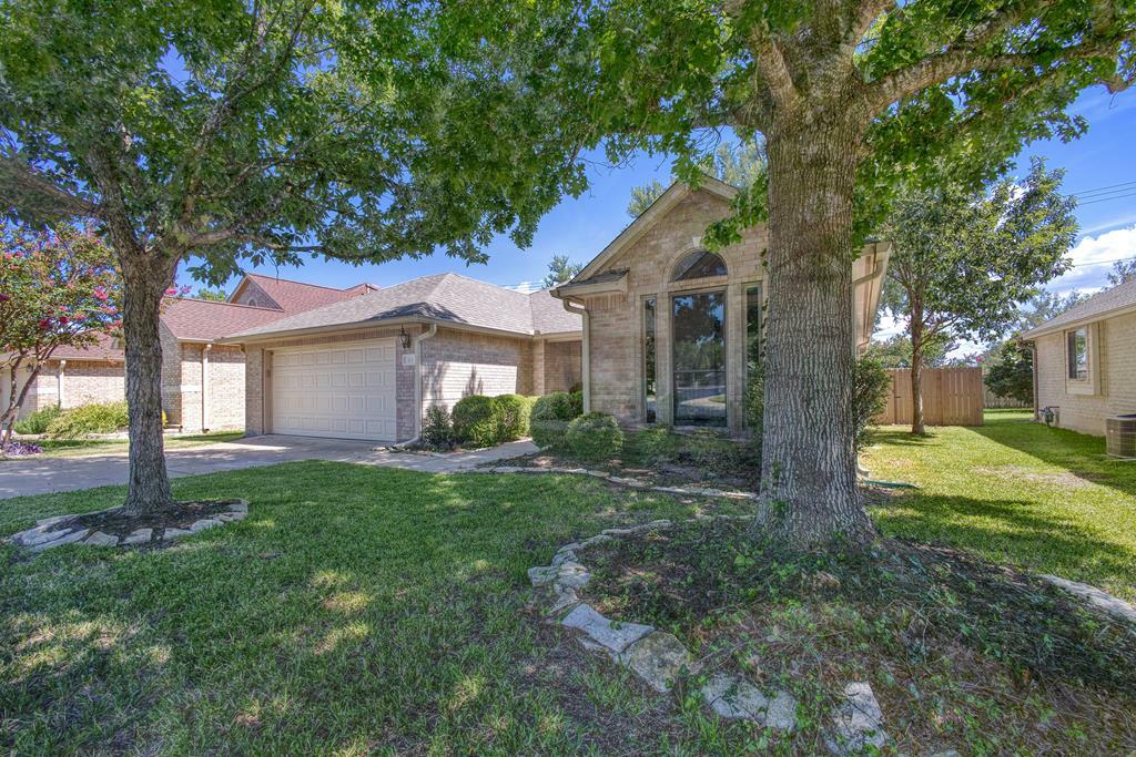 Property Photo:  323 Chase Oaks Place  TX 78624 