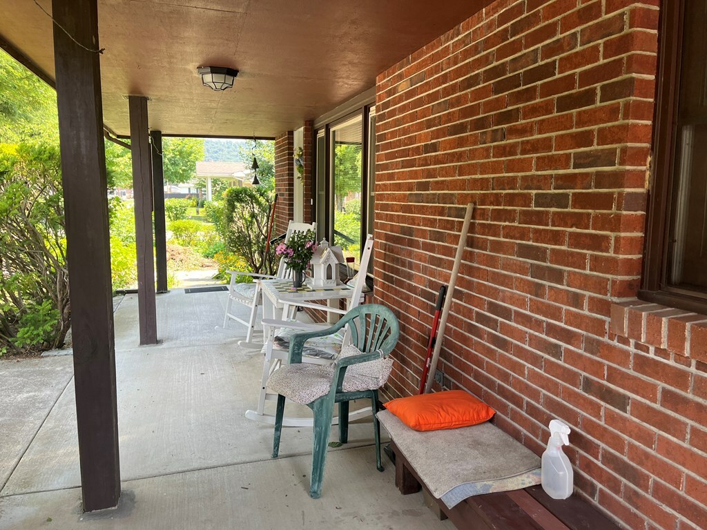 Property Photo: 70 Wallen Drive KY 41268