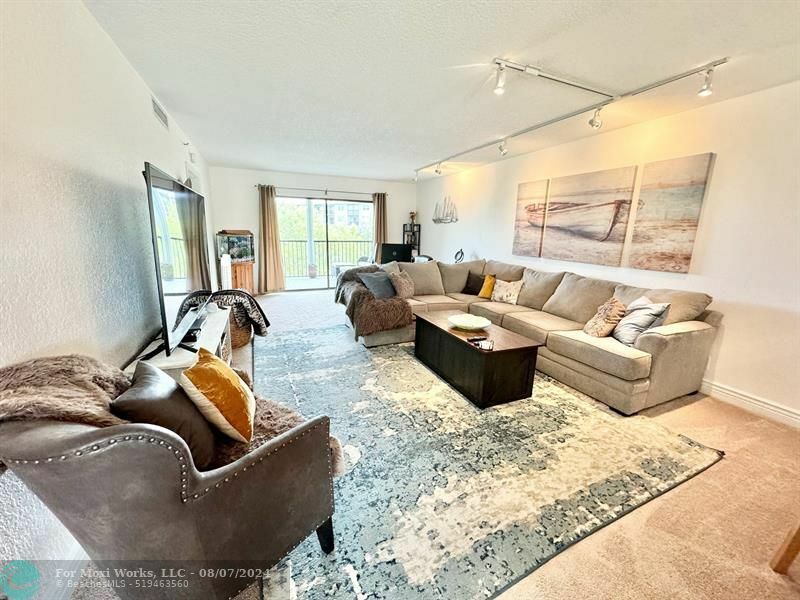 Property Photo:  2217 Cypress Island Dr 303  FL 33069 