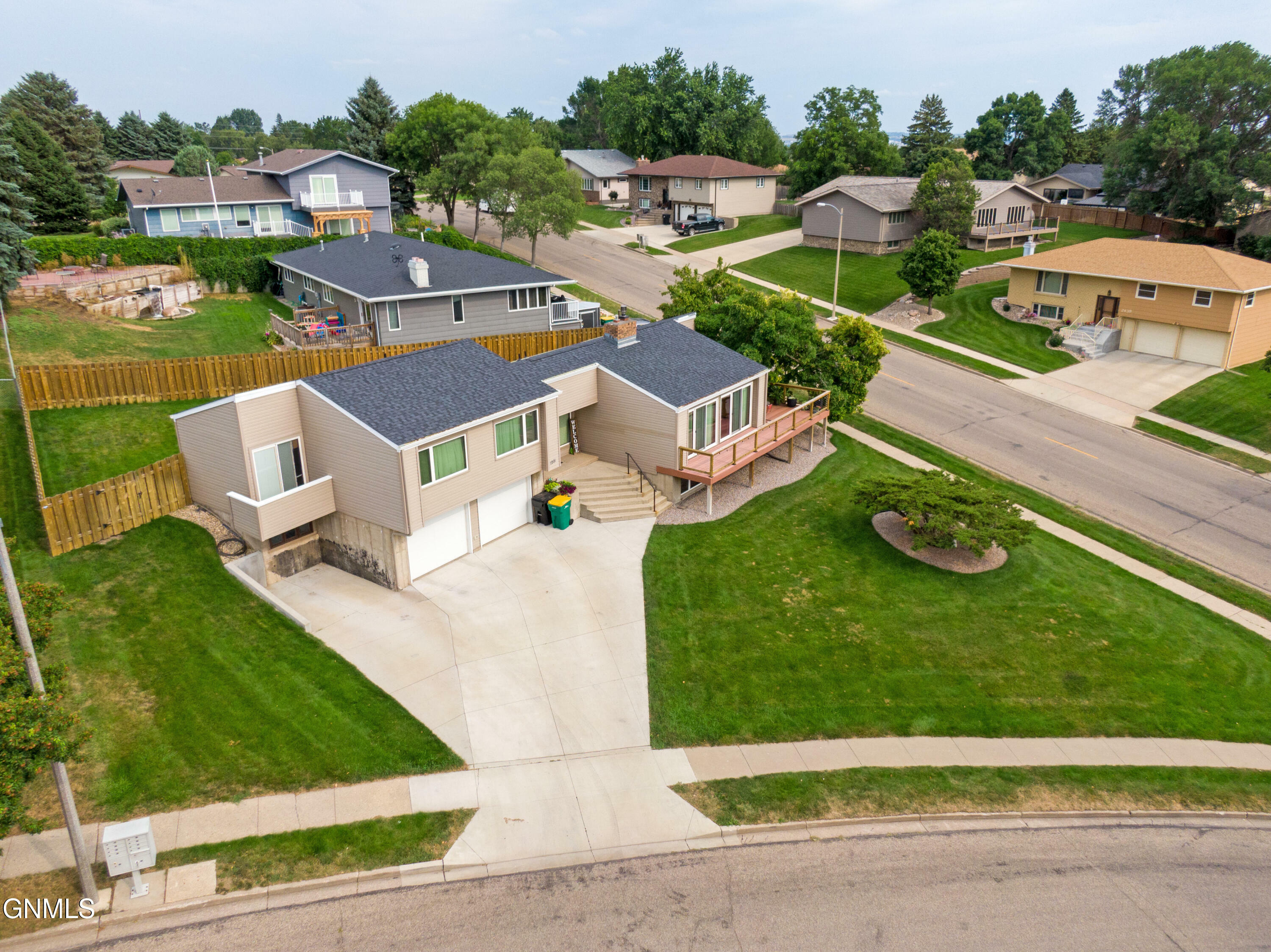 Property Photo:  1201 Crestview Lane  ND 58501 