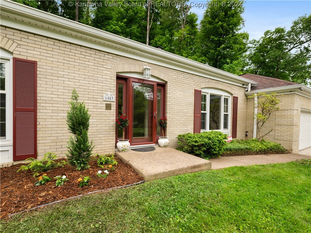 Property Photo:  1807 Washington Boulevard  WV 25701 